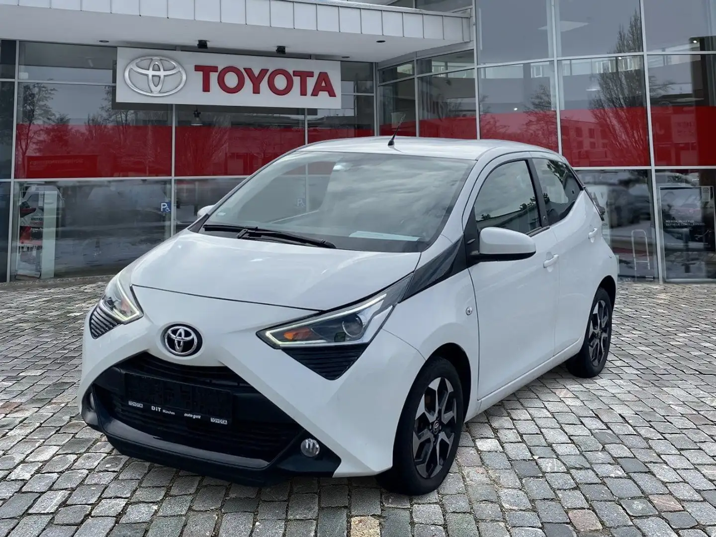 Toyota Aygo 1.0  x-play Team D wenig KM*Allwetterreifen Weiß - 2
