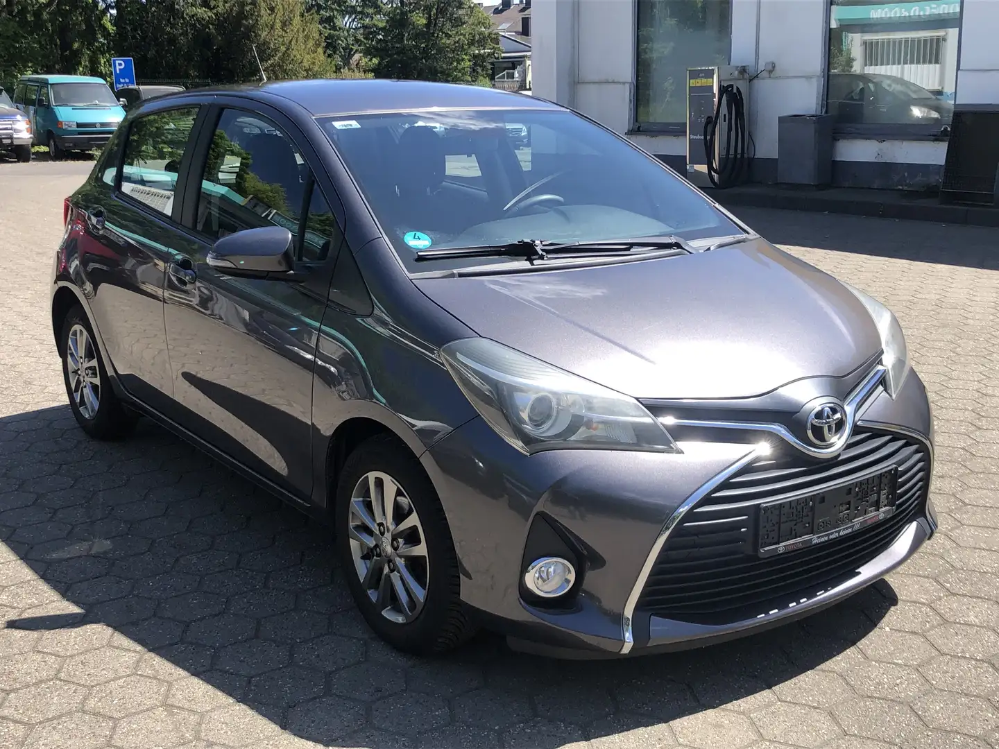 Toyota Yaris Comfort Klima R-Kamera Euro 6 Grijs - 1