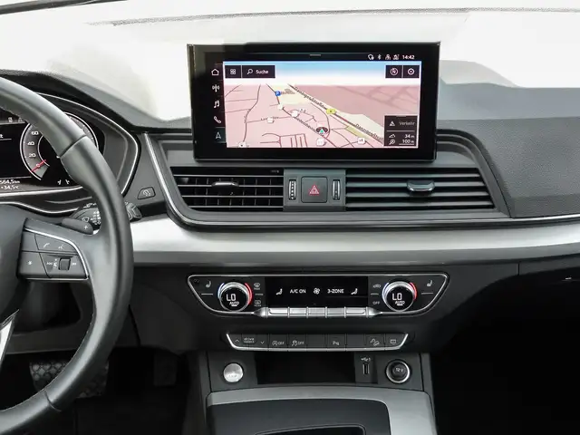 Audi Q5 view 11