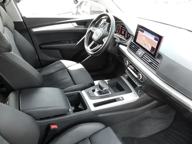 Audi Q5 view 8