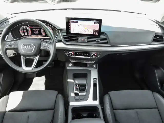Audi Q5 view 10