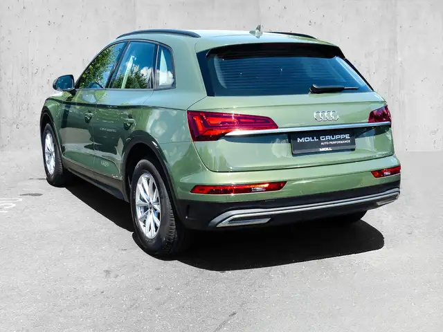 Audi Q5 view 3