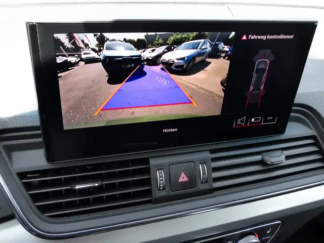Audi Q5 view 12