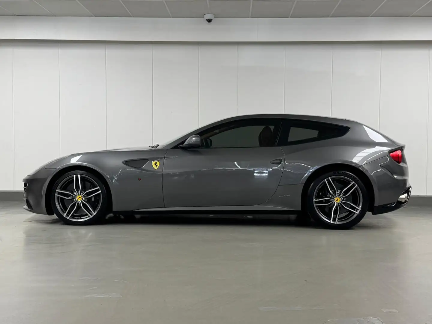 Ferrari FF 6.3i V12 Grau - 2