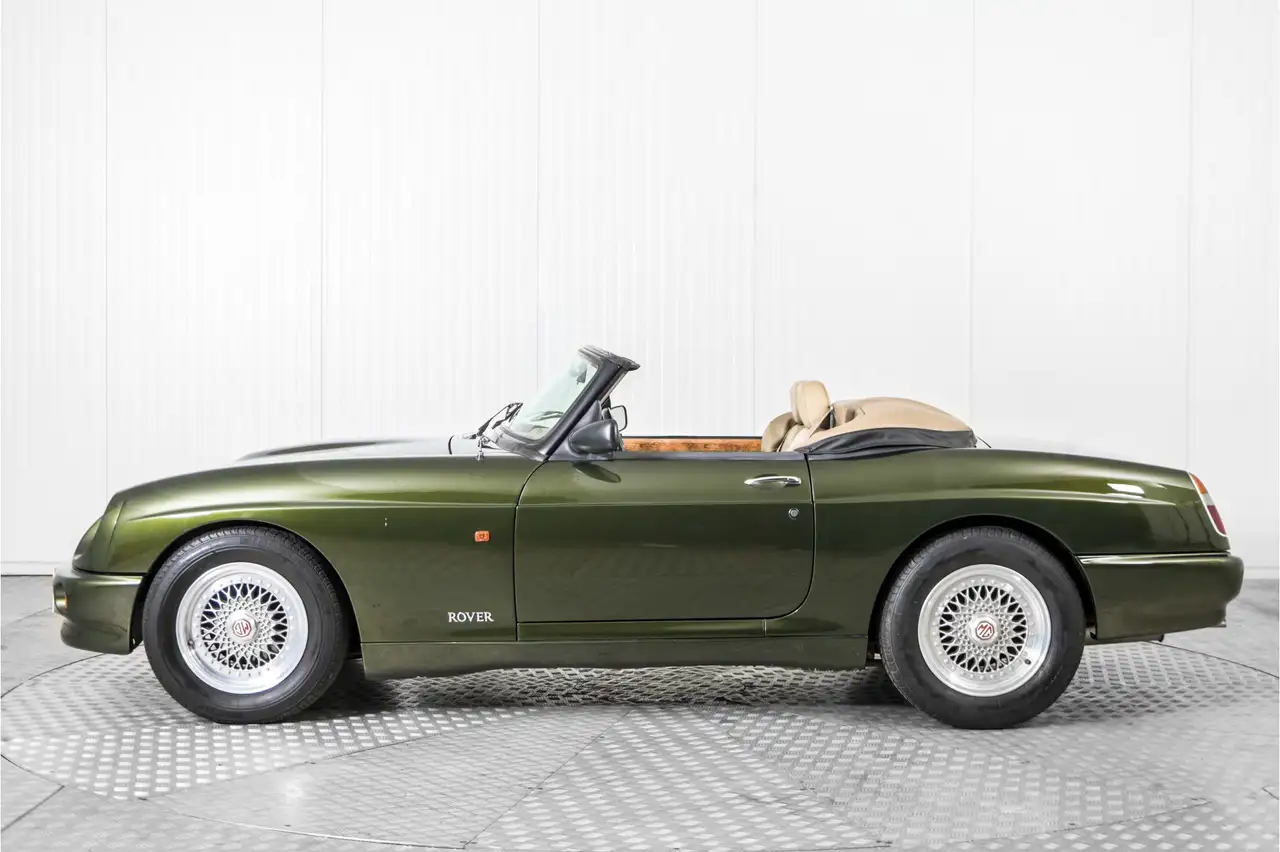 MG RV8 4.0 V8 RHD, foto 9