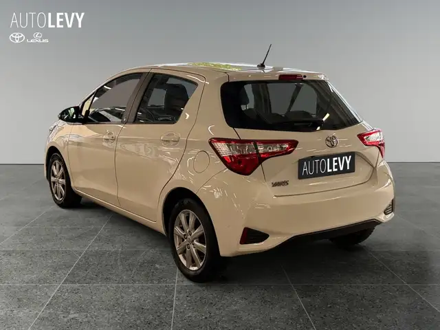 Toyota Yaris view 4