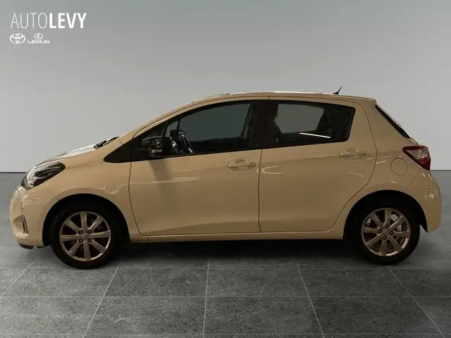 Toyota Yaris view 3