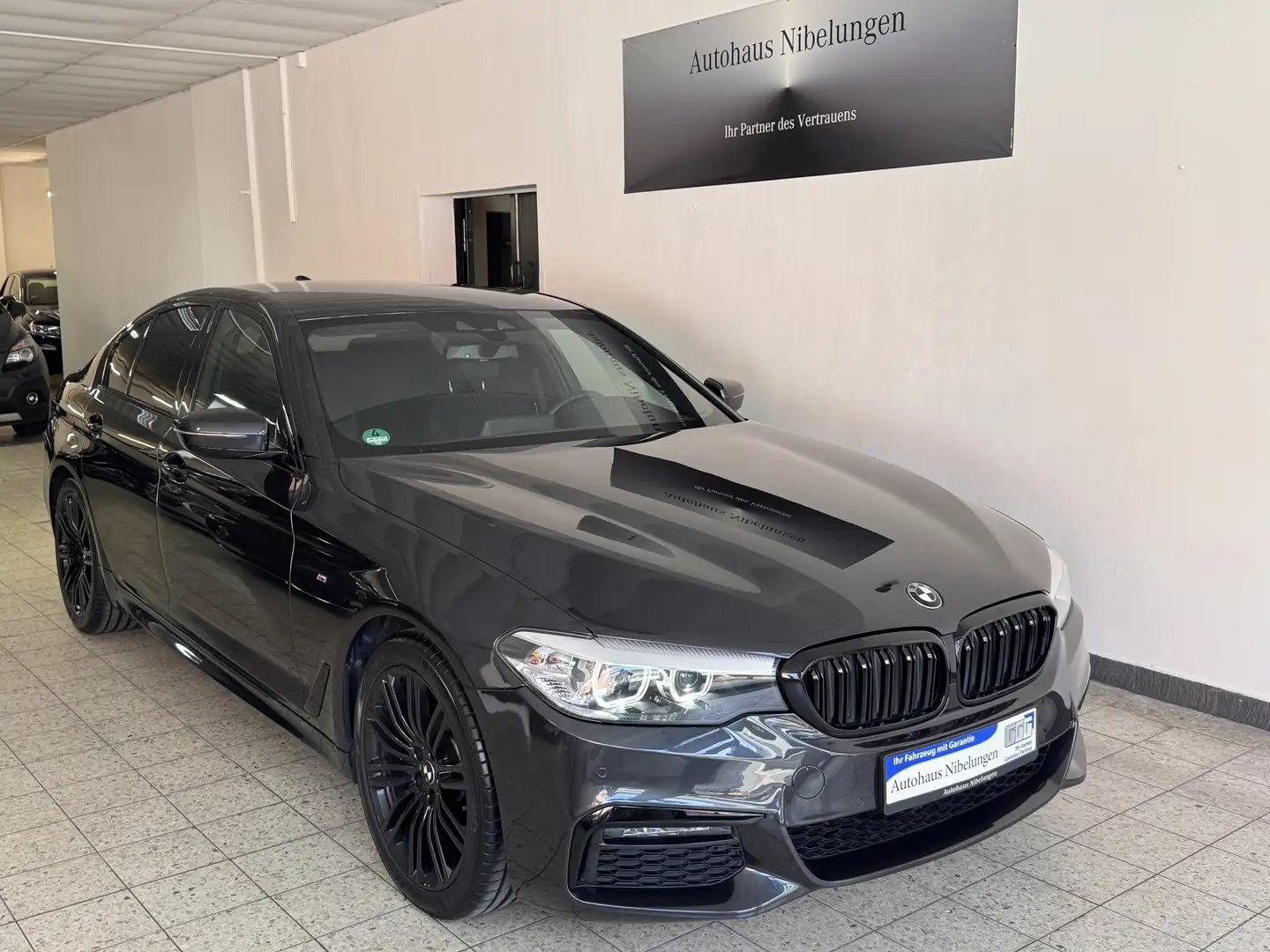 BMW 530 i M Sport *LED*CAM*NAVI* M-Technik Grijs - 1