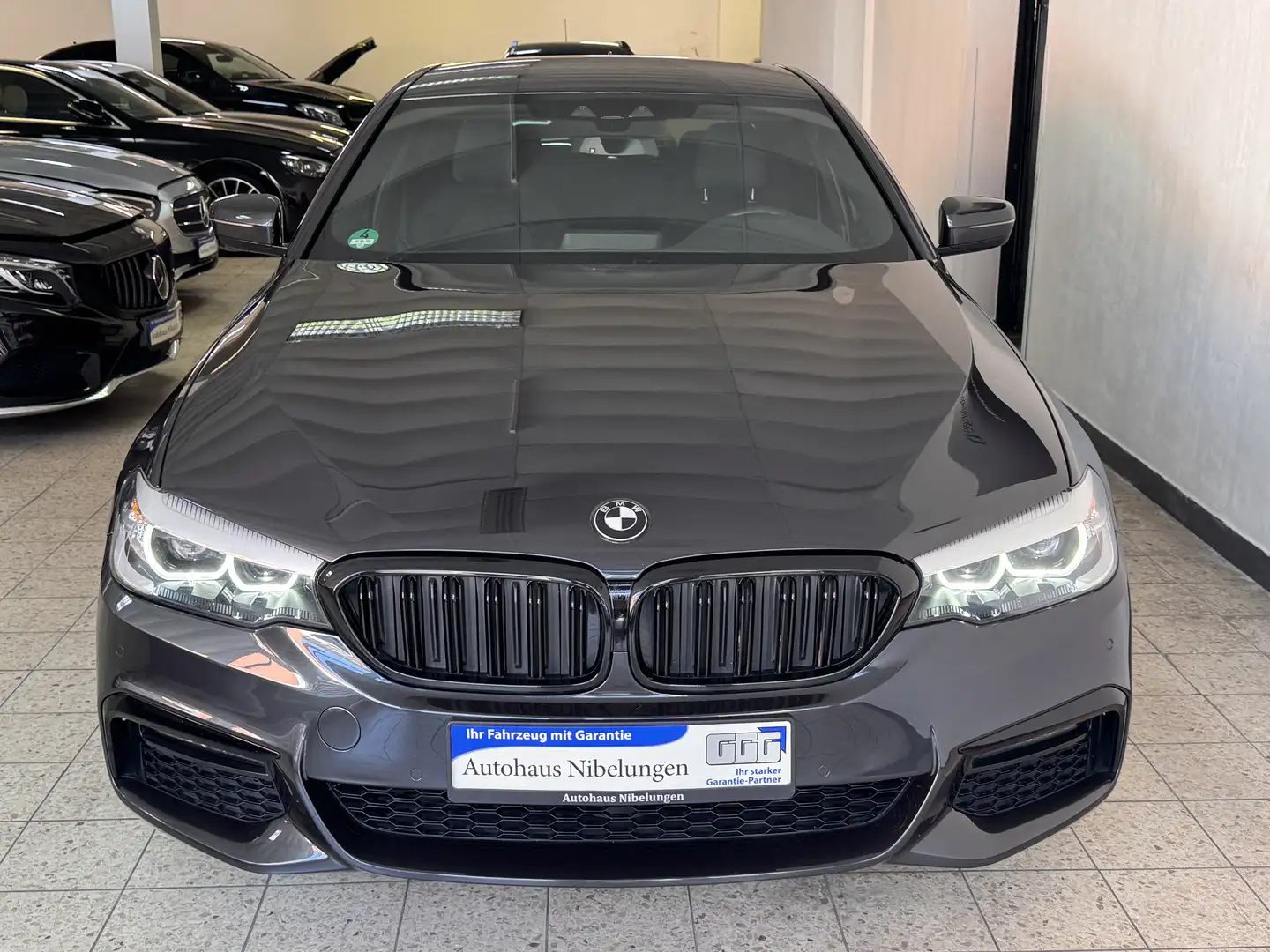 BMW 530 i M Sport *LED*CAM*NAVI* M-Technik Grijs - 2