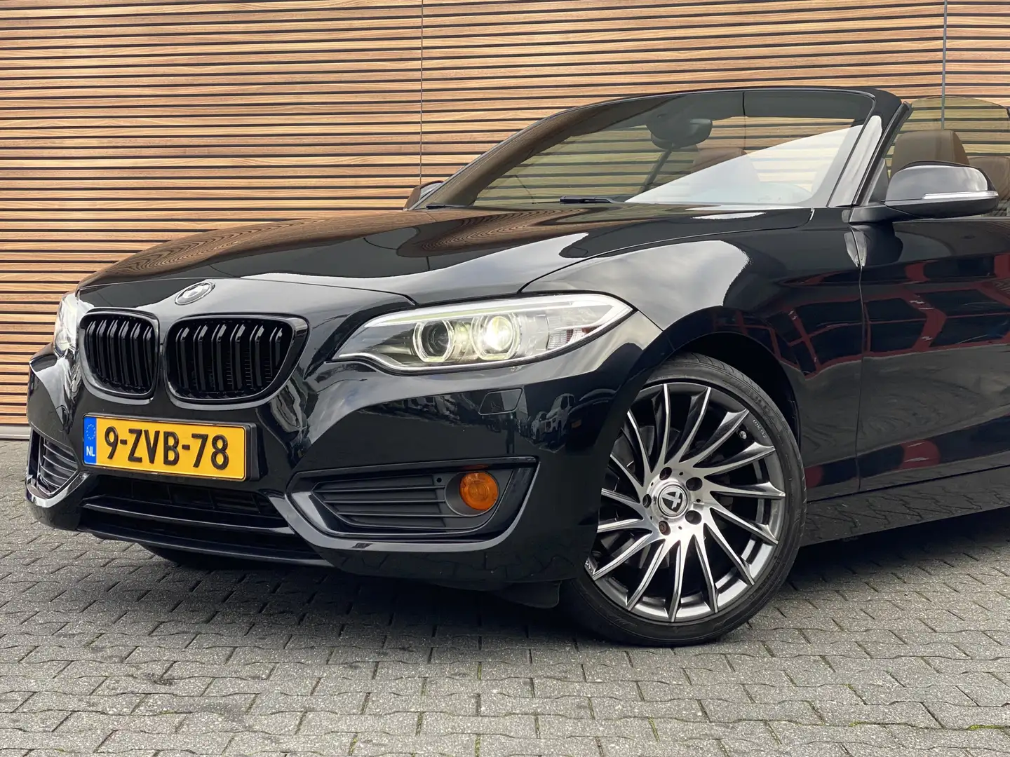 BMW 220 2-serie Cabrio 220i Leer / Automaat / Lage km stan Noir - 2