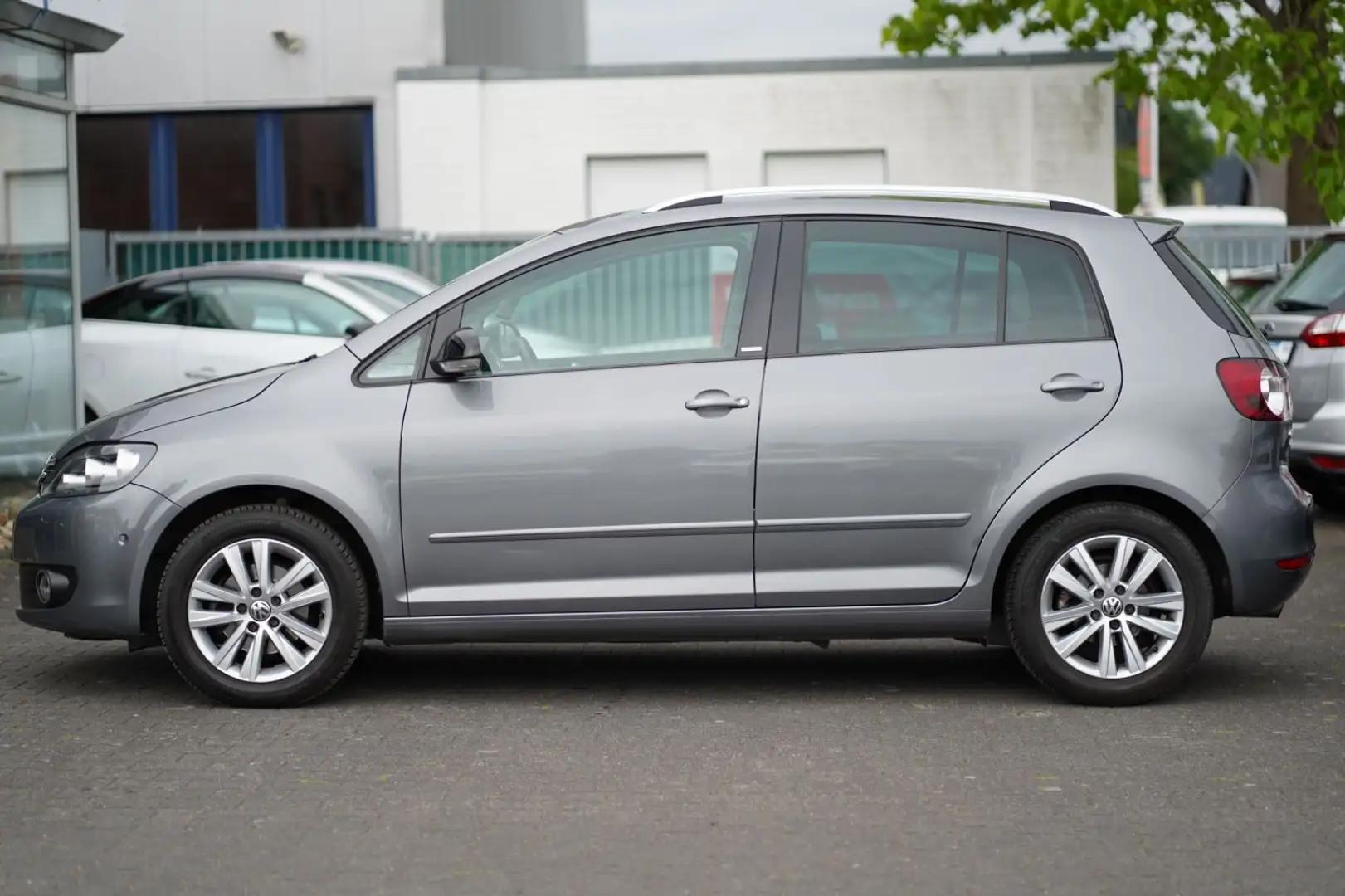 Volkswagen Golf Plus VI Style Automatik PDC Klima SHZ 1Hand Gris - 2