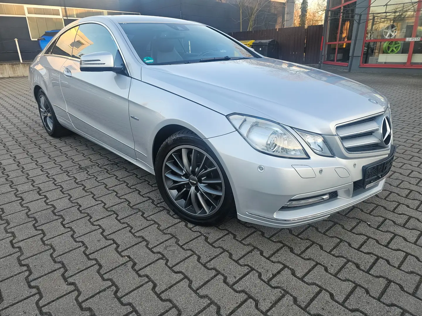 Mercedes-Benz E 350 CDI DPF Coupe BlueEFFICIENCY 7G-TRONIC Avantgarde Argent - 2