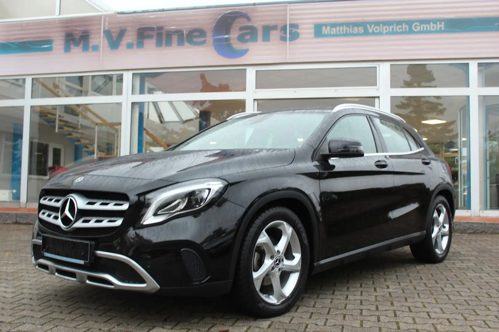 Mercedes-Benz GLA 180 *ERST 35Tkm*1.Hand* Schwarz - 1