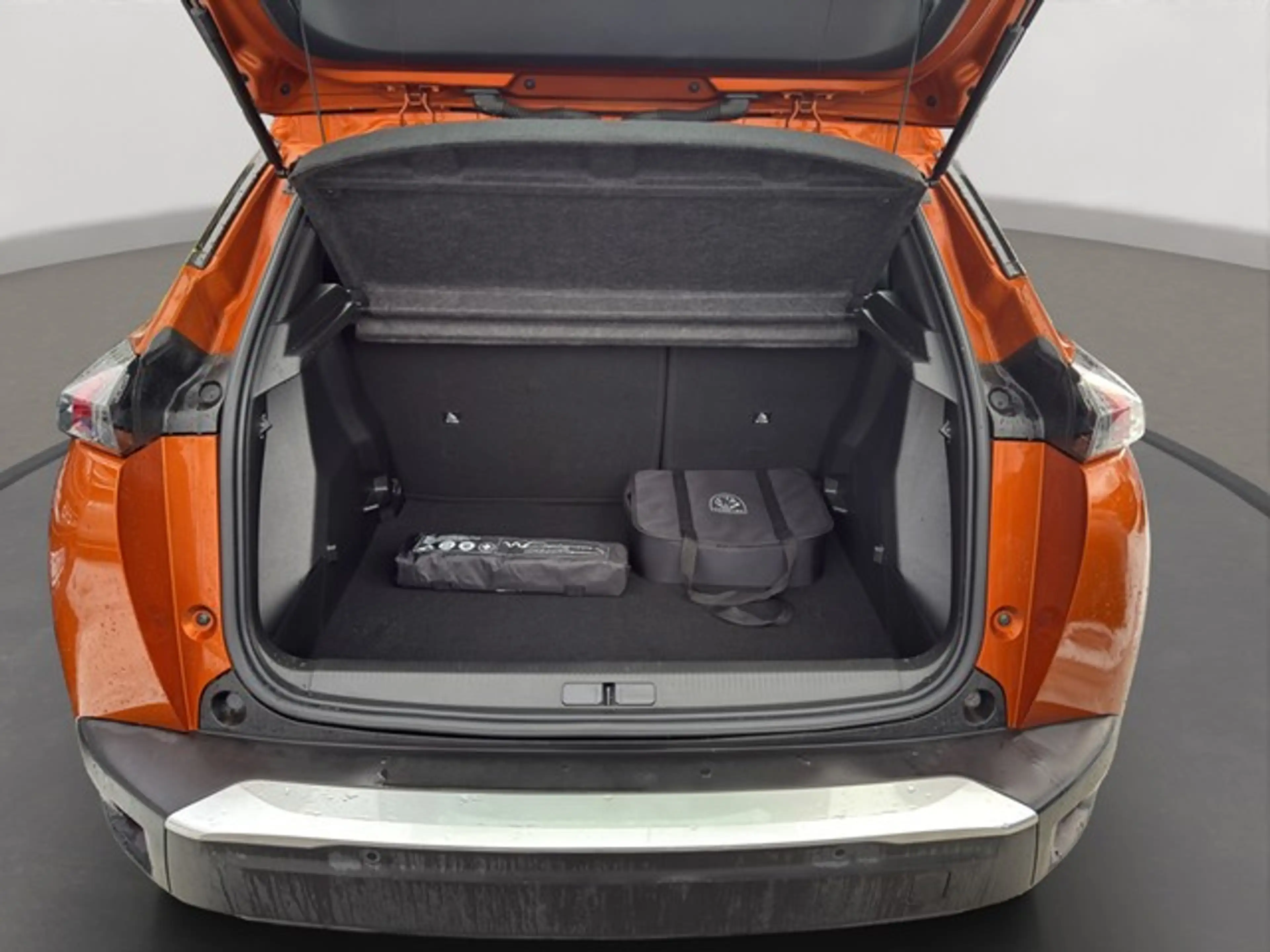 Peugeot e-2008 e- Active Pack Sitzheizung Batterie 100% — photo 4
