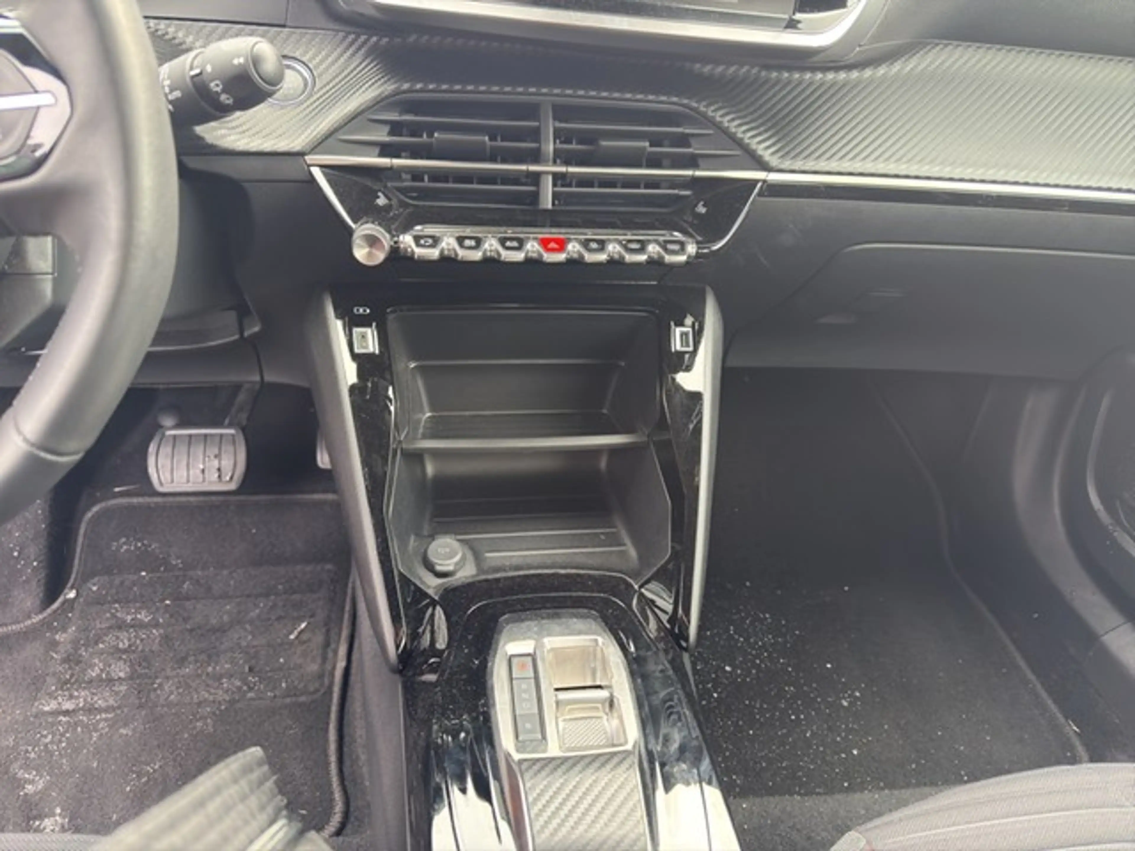 Peugeot e-2008 e- Active Pack Sitzheizung Batterie 100% — photo 9