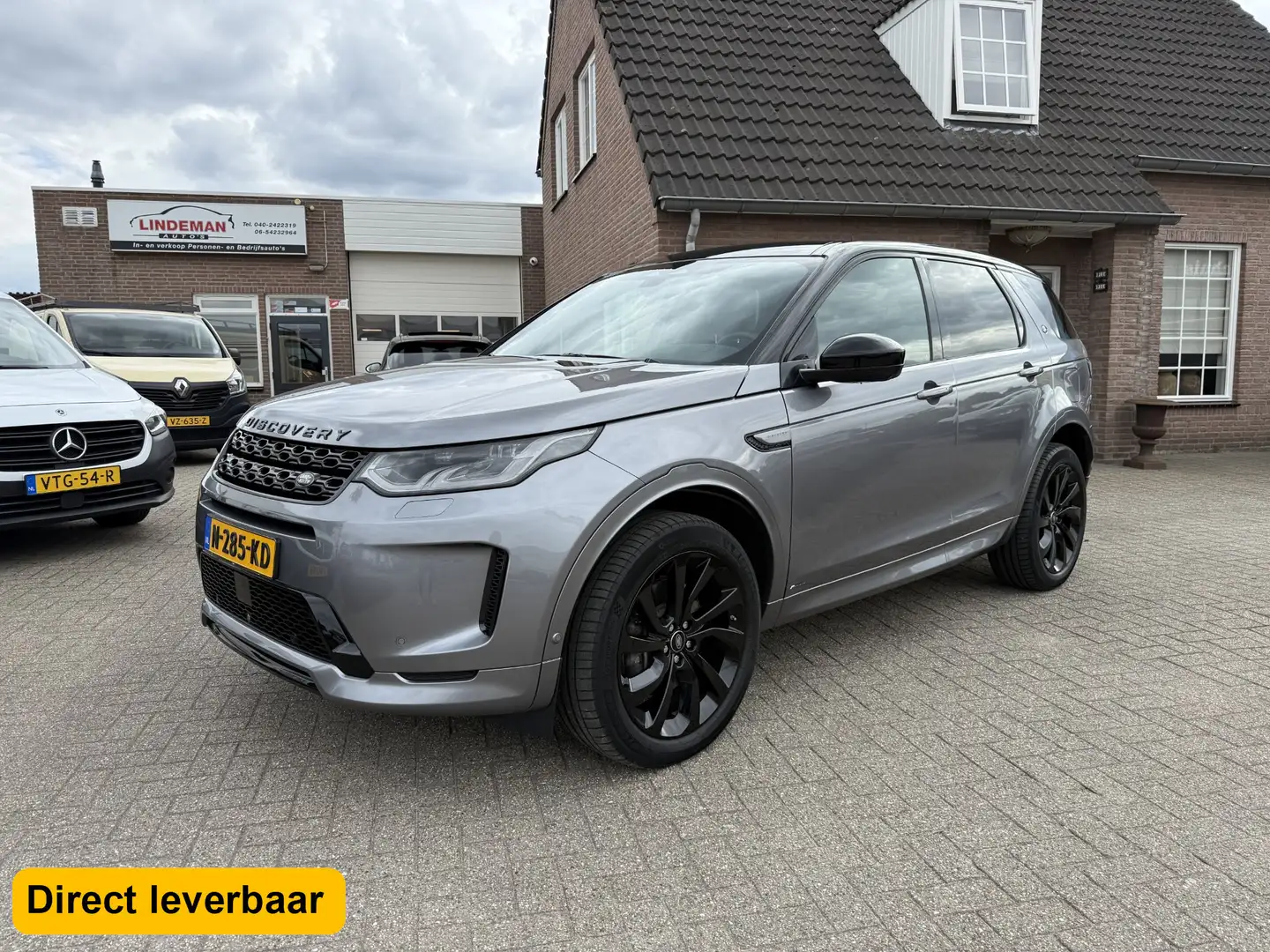 Land Rover Discovery Sport P300e R-Dynamic HSE Panoramadak 20" Grijs - 1