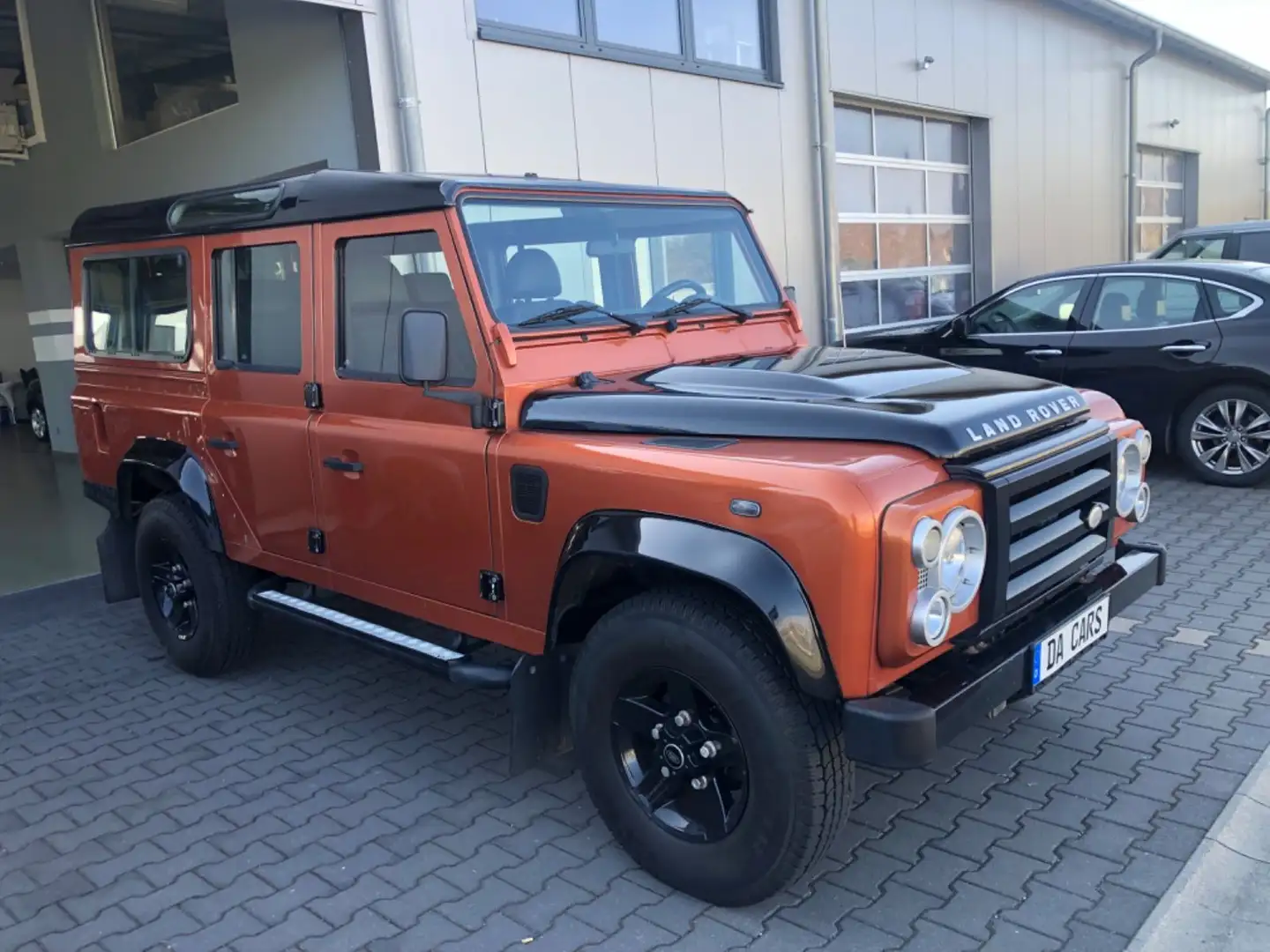 Land Rover Defender Edition Fire & Ice Td4 Station Wagon SE Pomarańczowy - 1