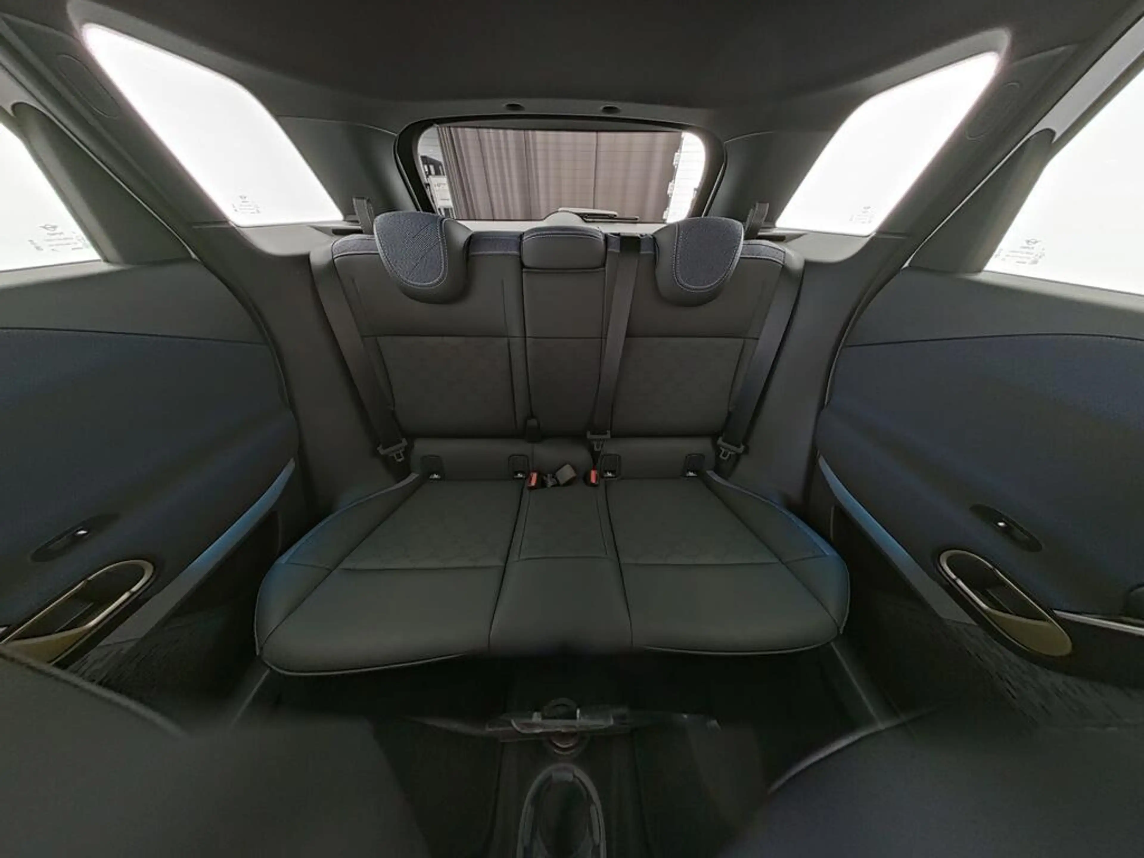 MINI Aceman SE Classic L 54.2 kWh — photo 10