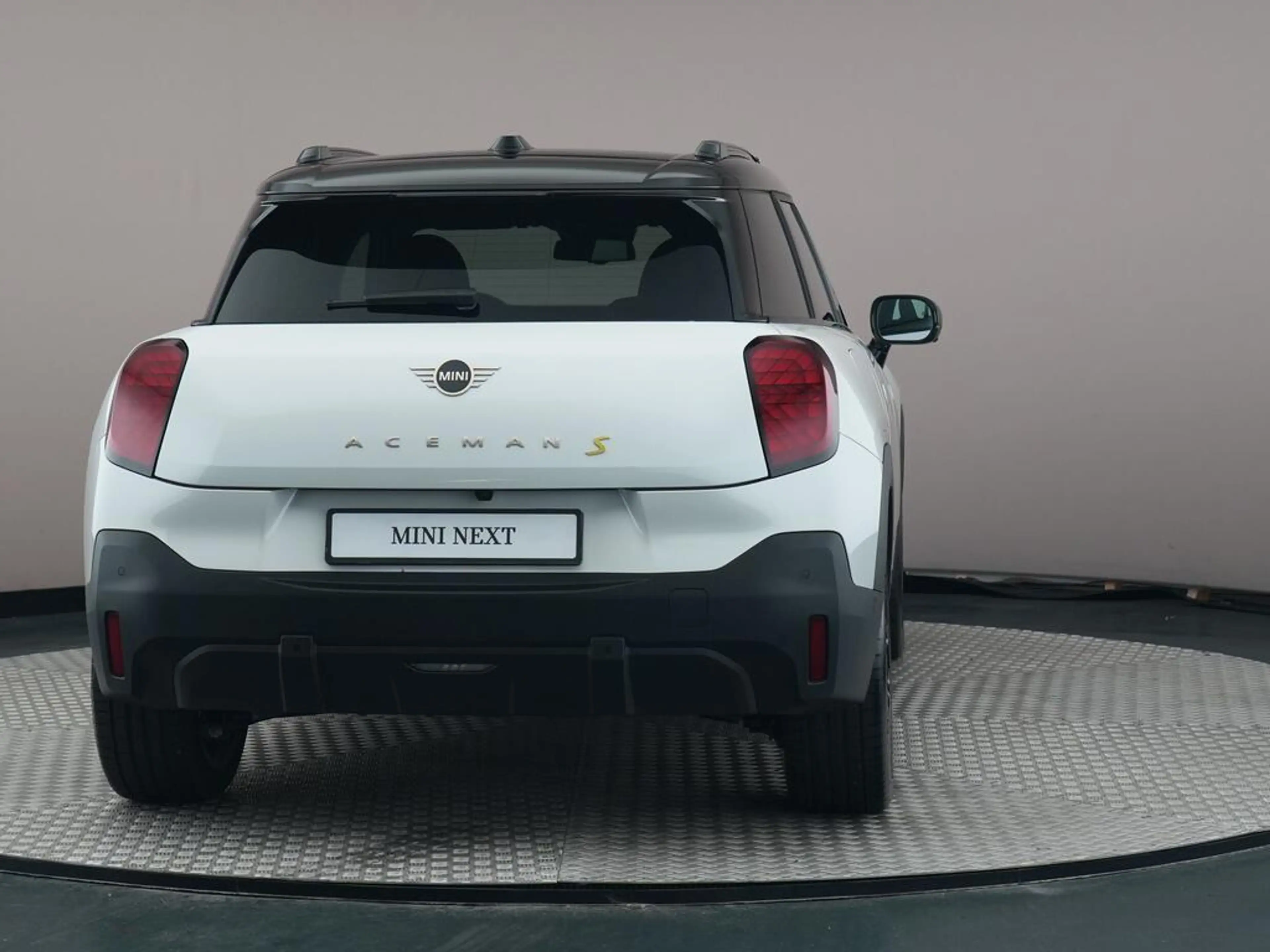 MINI Aceman SE Classic L 54.2 kWh — photo 13