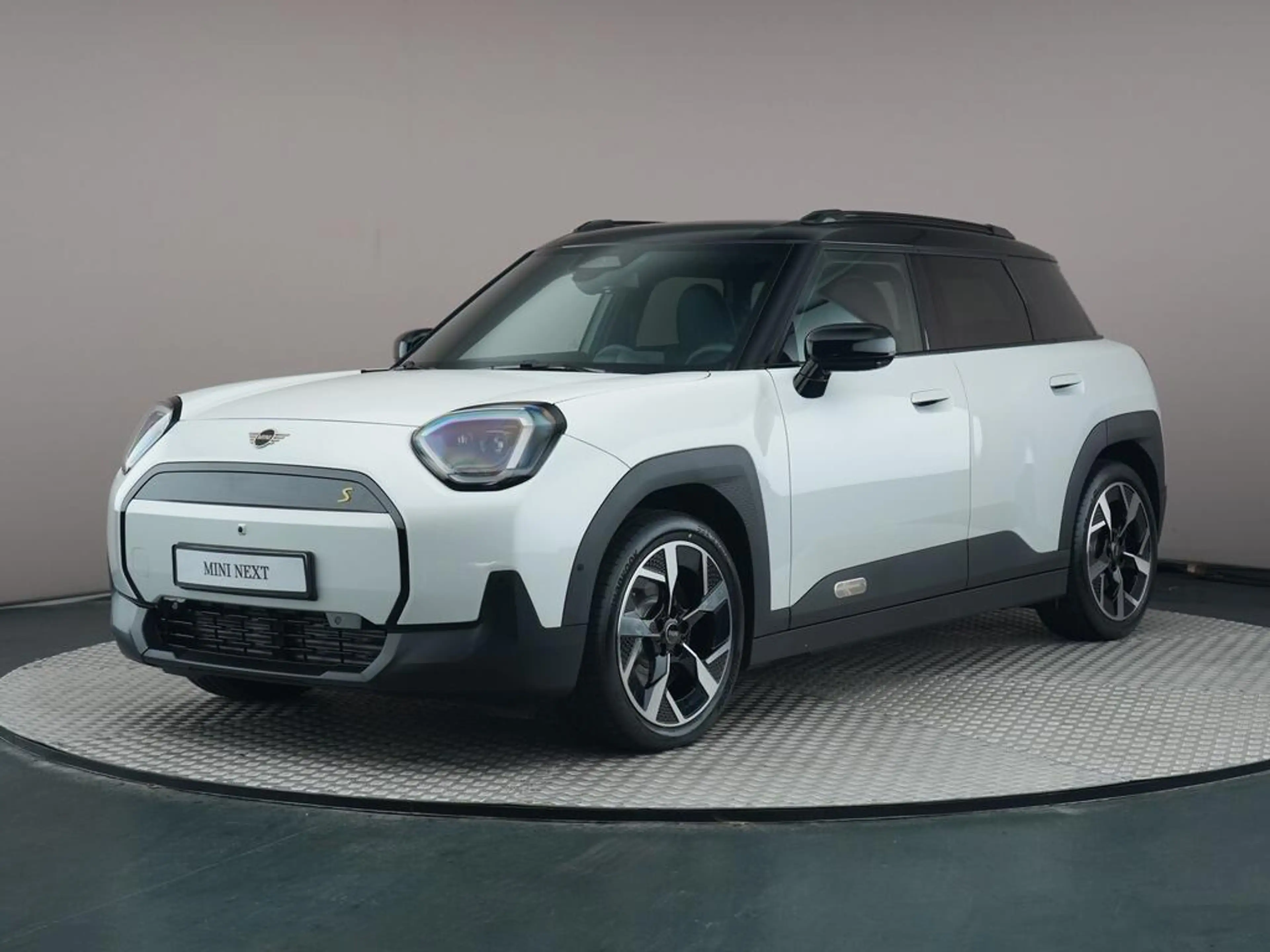 MINI Aceman SE Classic L 54.2 kWh — photo 2