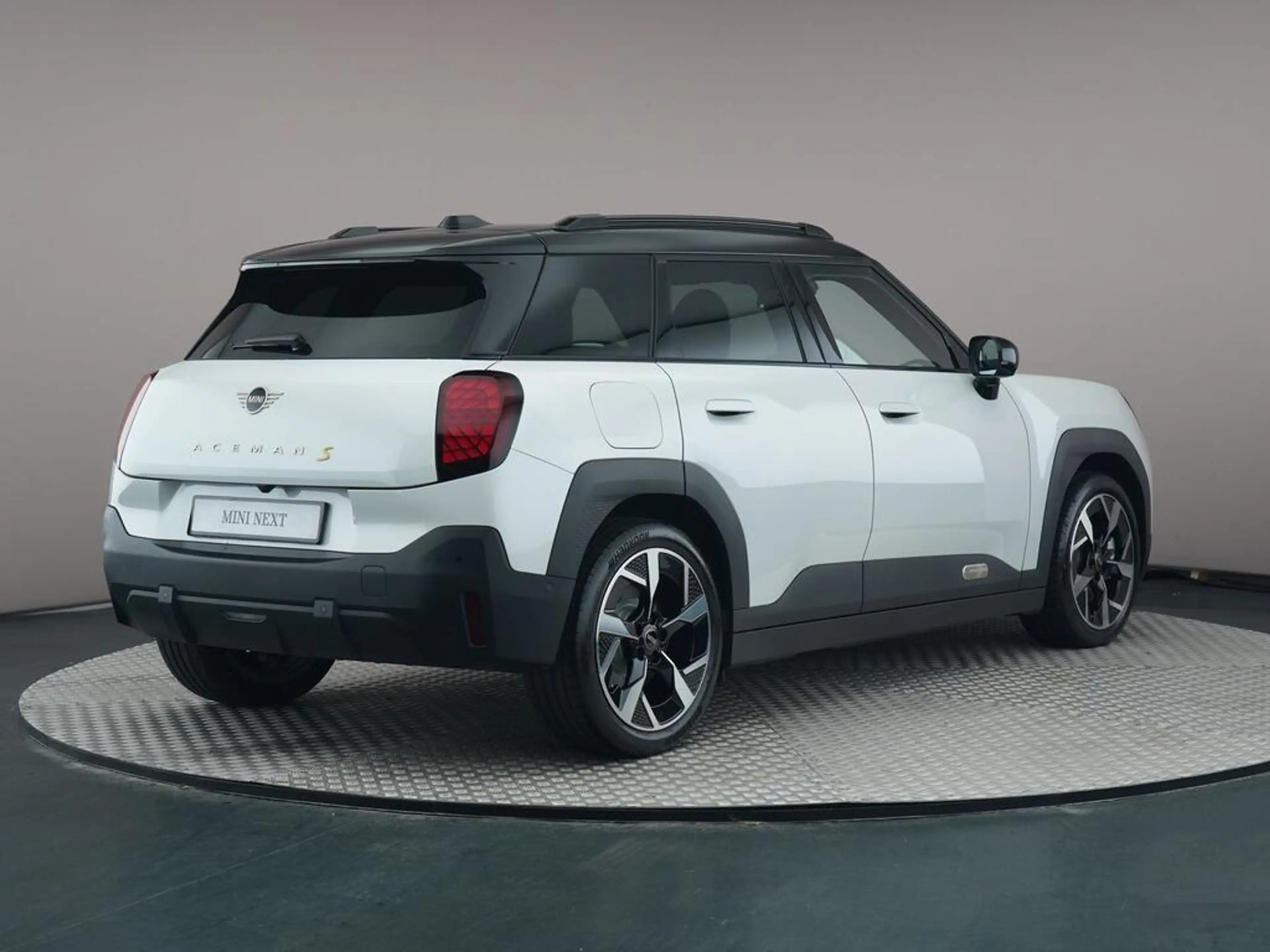 MINI Aceman SE Classic L 54.2 kWh — photo 15