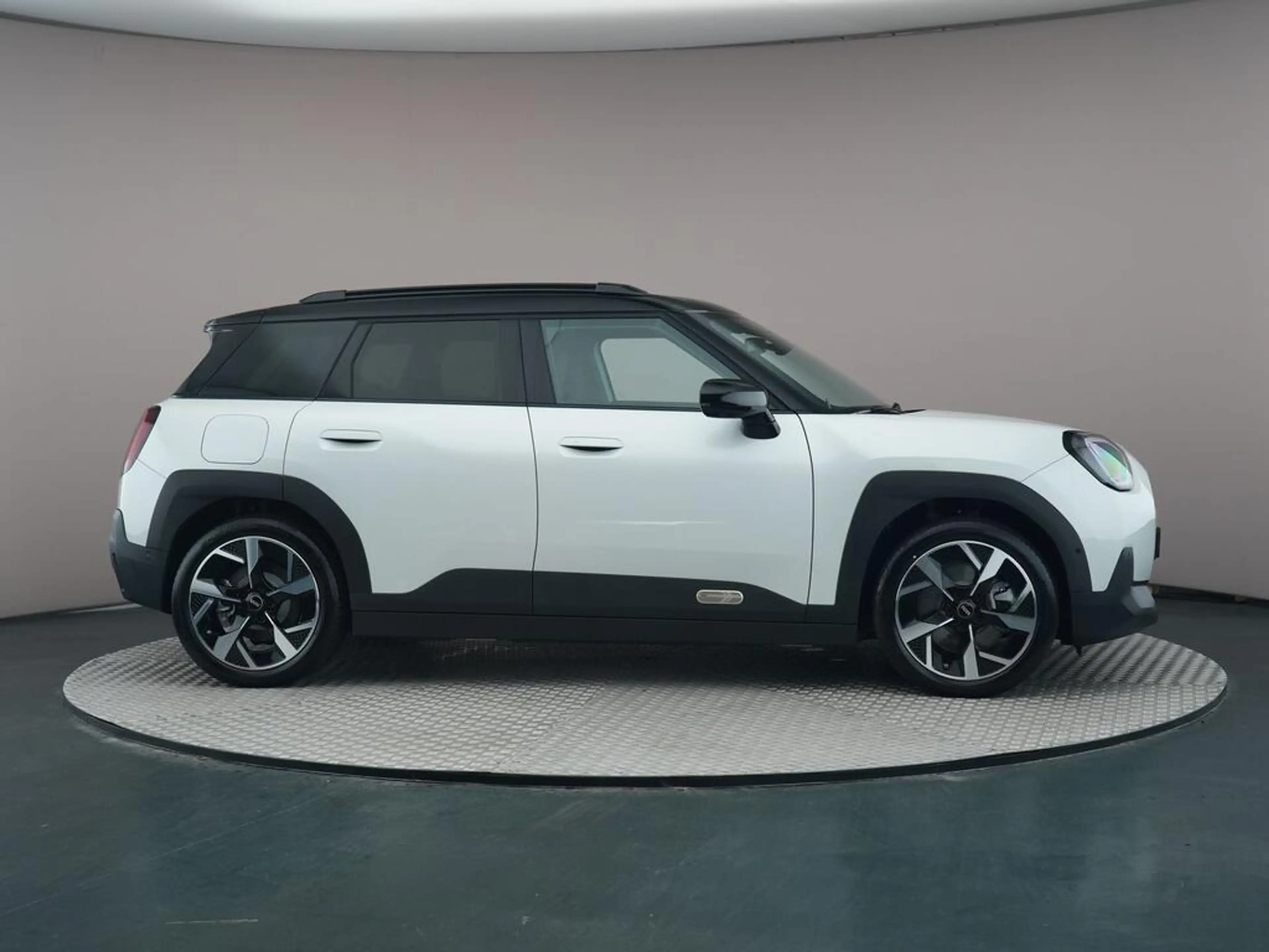 MINI Aceman SE Classic L 54.2 kWh — photo 12