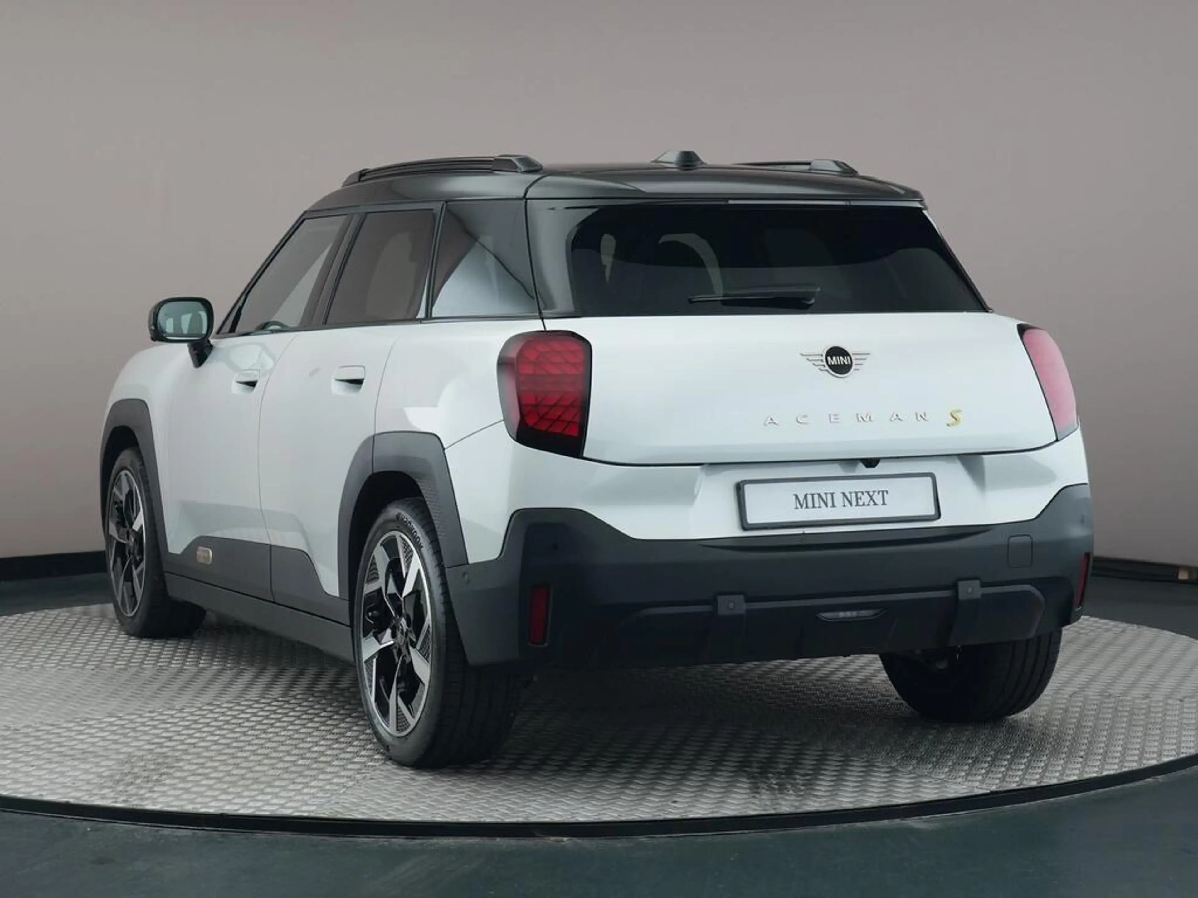 MINI Aceman SE Classic L 54.2 kWh — photo 14