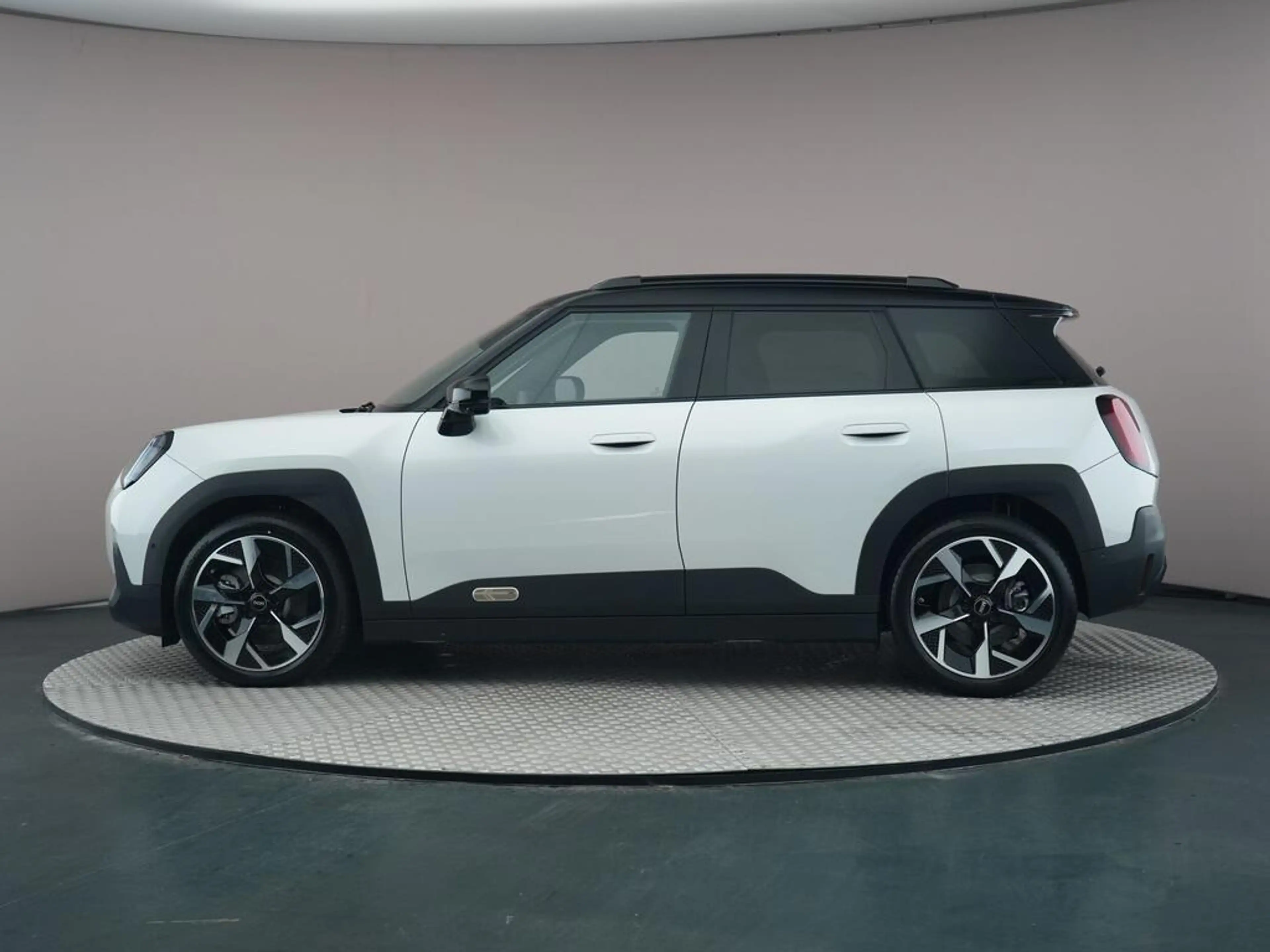 MINI Aceman SE Classic L 54.2 kWh — photo 11