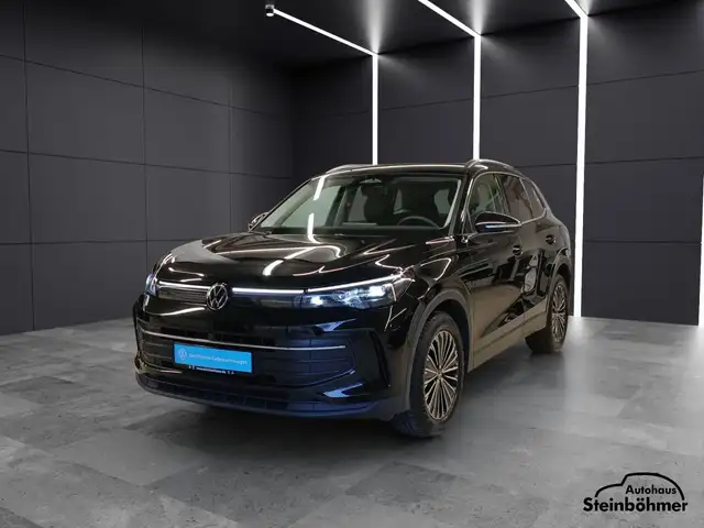 Volkswagen Tiguan view 2