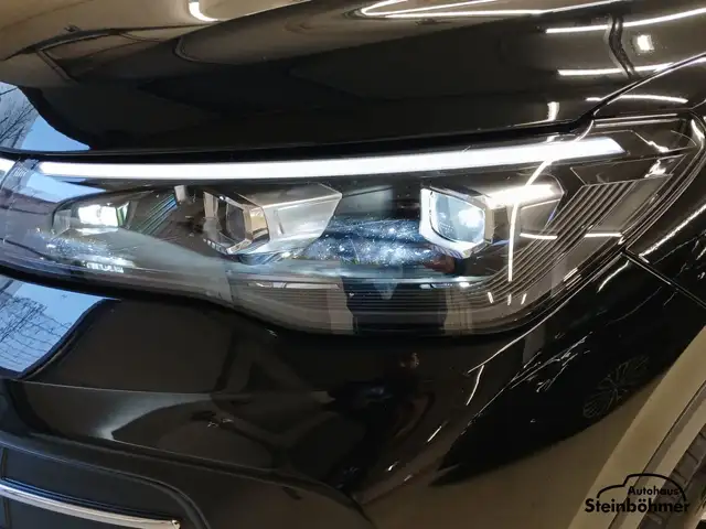 Volkswagen Tiguan view 12