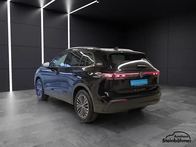 Volkswagen Tiguan view 4