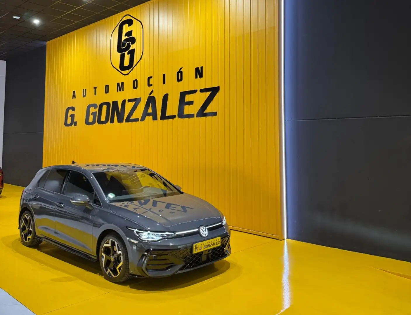 Volkswagen Golf 2.0TDI R-Line DSG 110kW Gris - 1