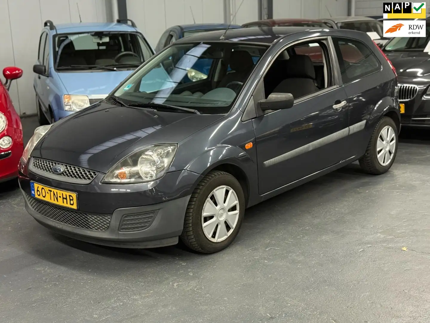 Ford Fiesta 1.3-8V Champion APK NAP Gris - 1