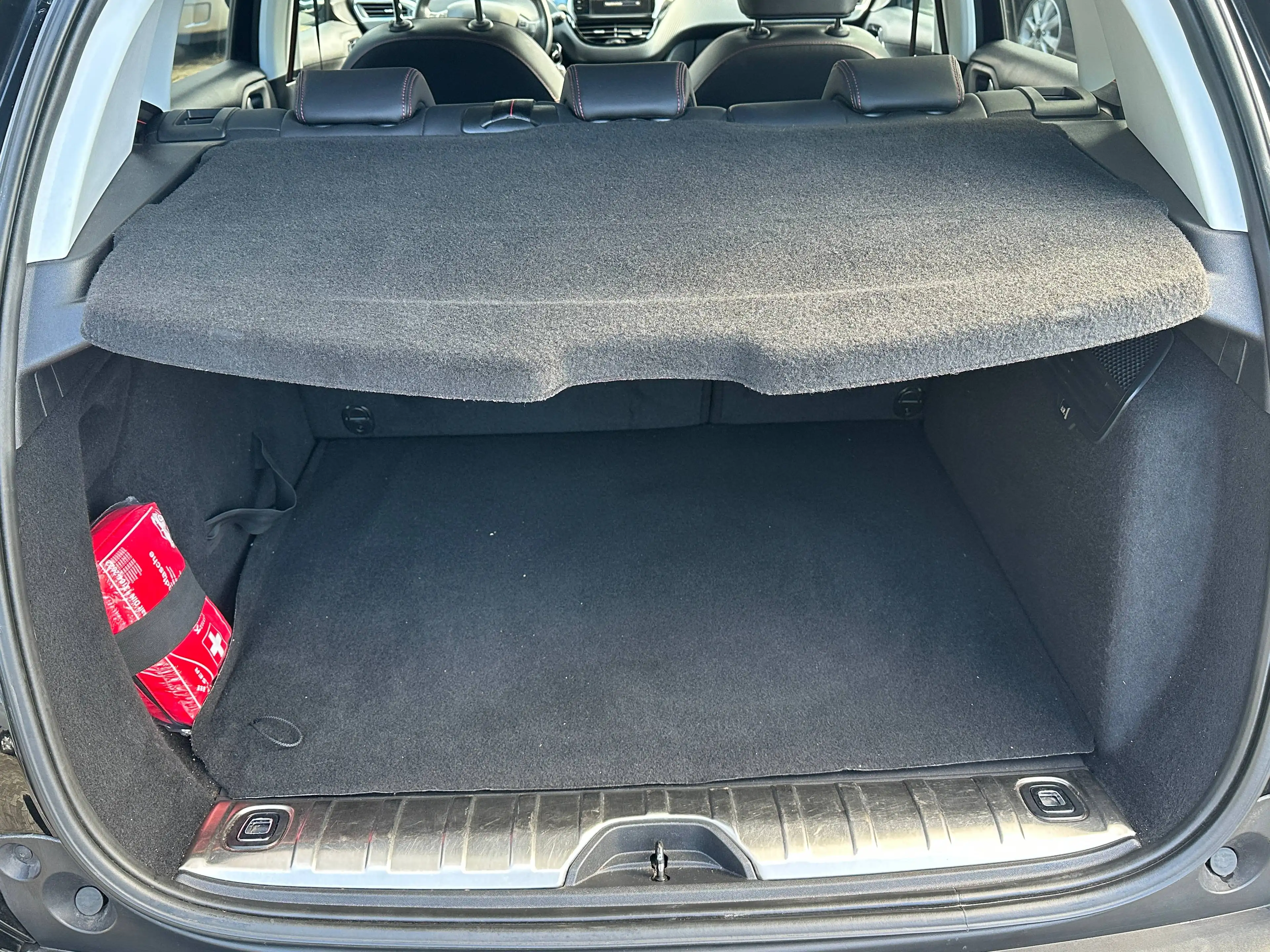 Peugeot 2008 Allure Automatik TÜV NEU — photo 7
