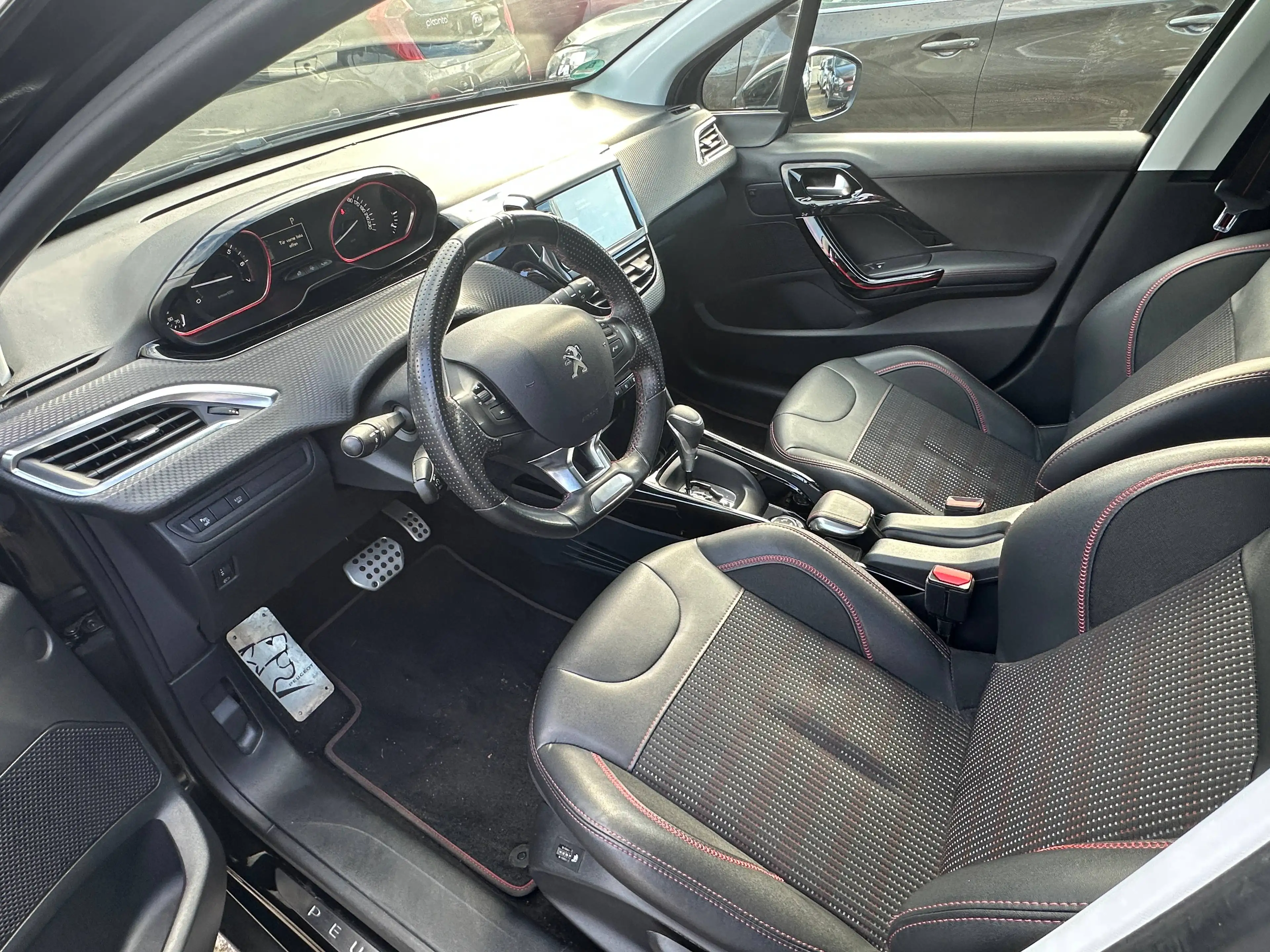Peugeot 2008 Allure Automatik TÜV NEU — photo 9