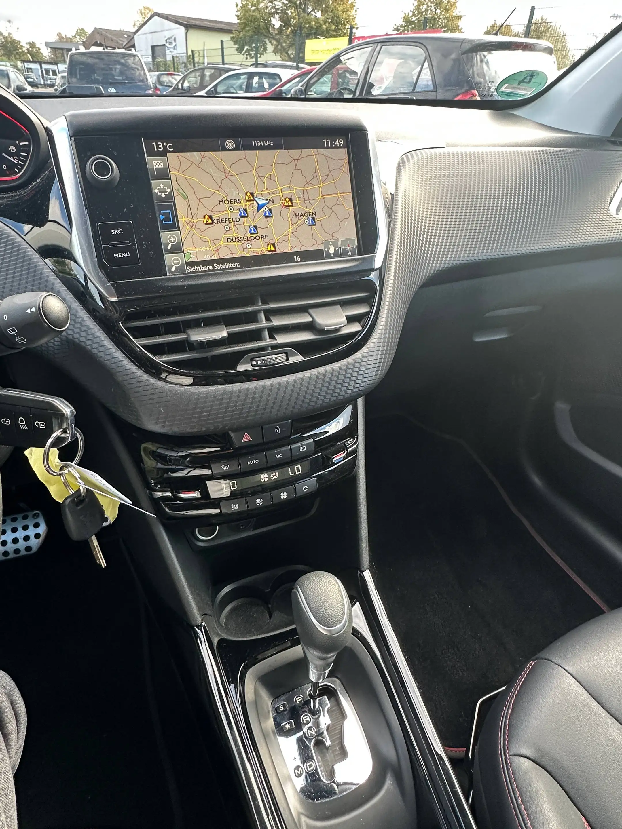 Peugeot 2008 Allure Automatik TÜV NEU — photo 10