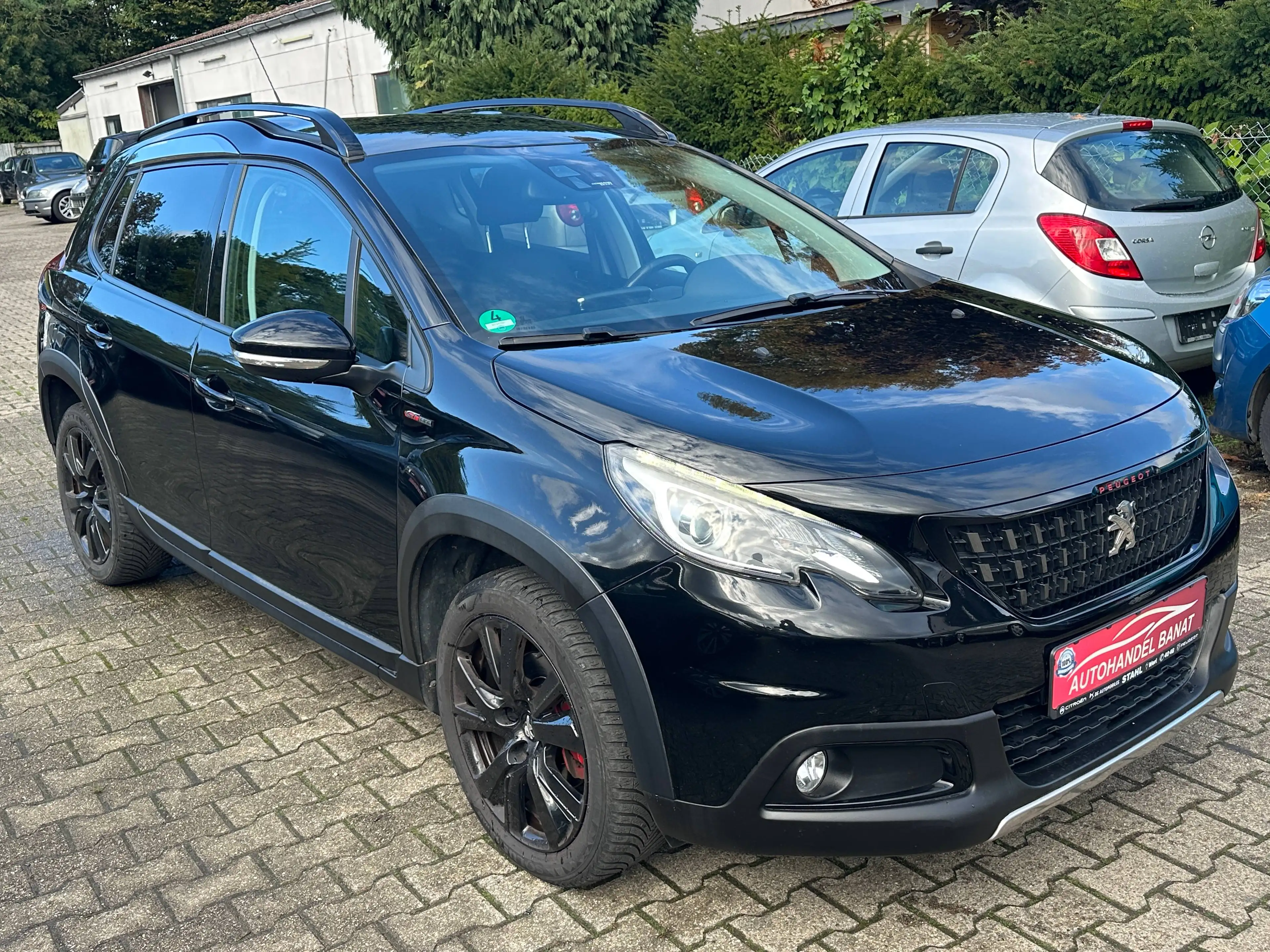 Peugeot 2008 Allure Automatik TÜV NEU — photo 3