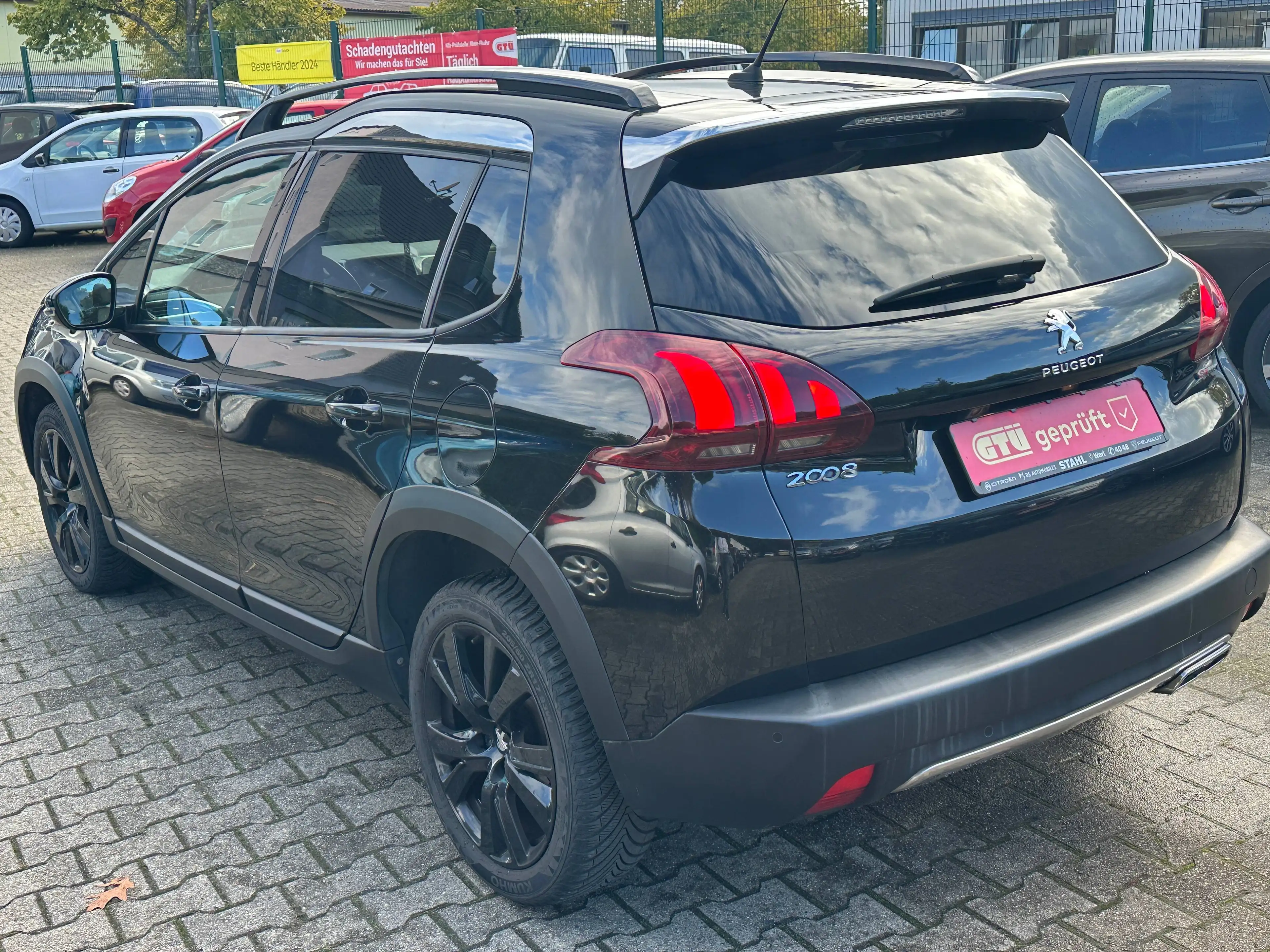 Peugeot 2008 Allure Automatik TÜV NEU — photo 6