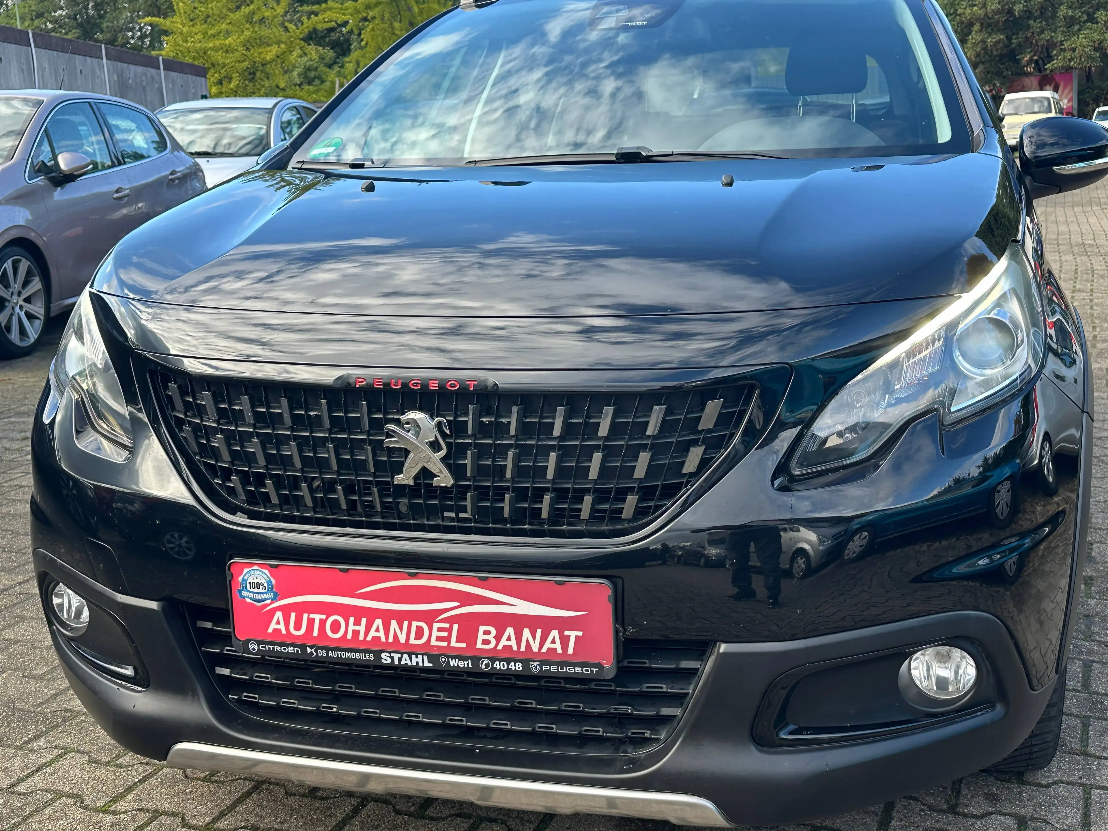 Peugeot 2008 Allure Automatik TÜV NEU — photo 2