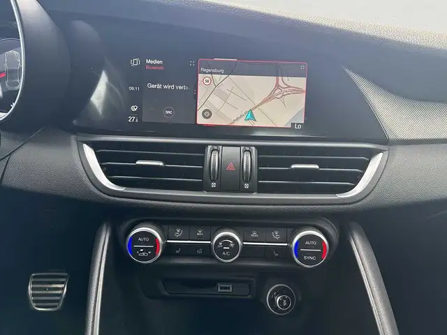 Alfa Romeo Giulia view 12