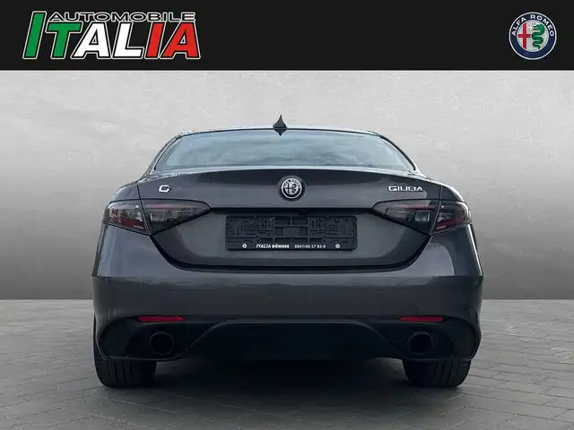 Alfa Romeo Giulia view 4