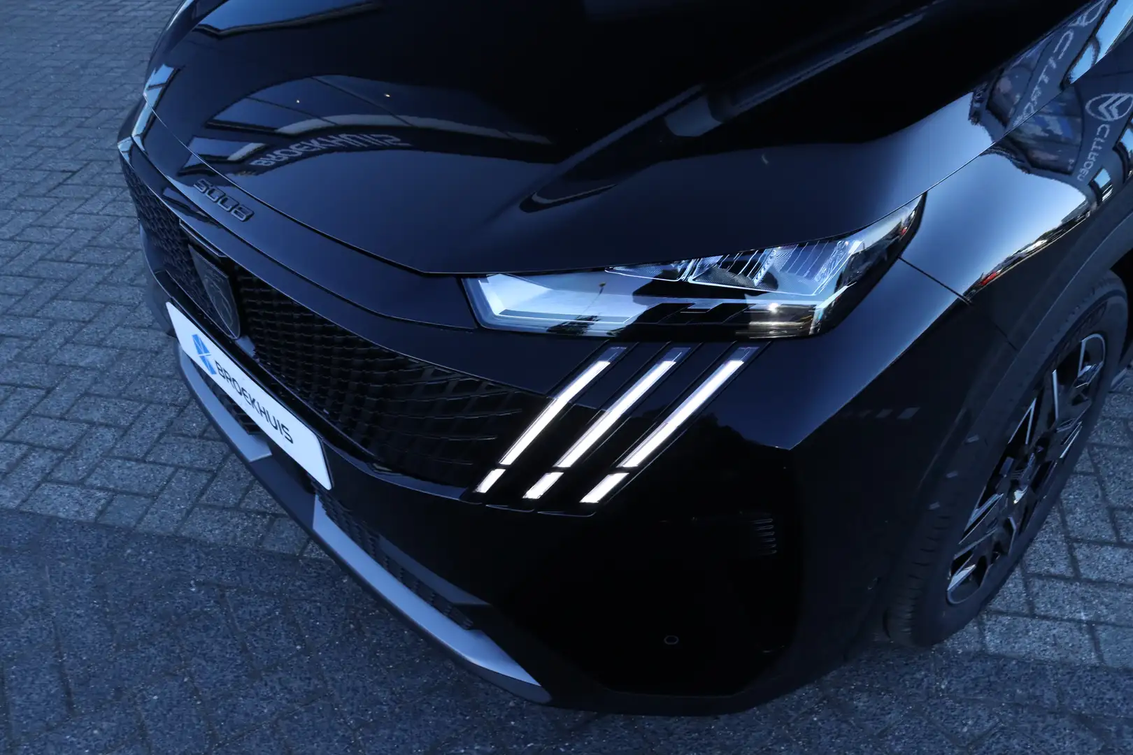 Peugeot 5008 1.2 Hybrid 136 Allure Automaat Zwart - 2
