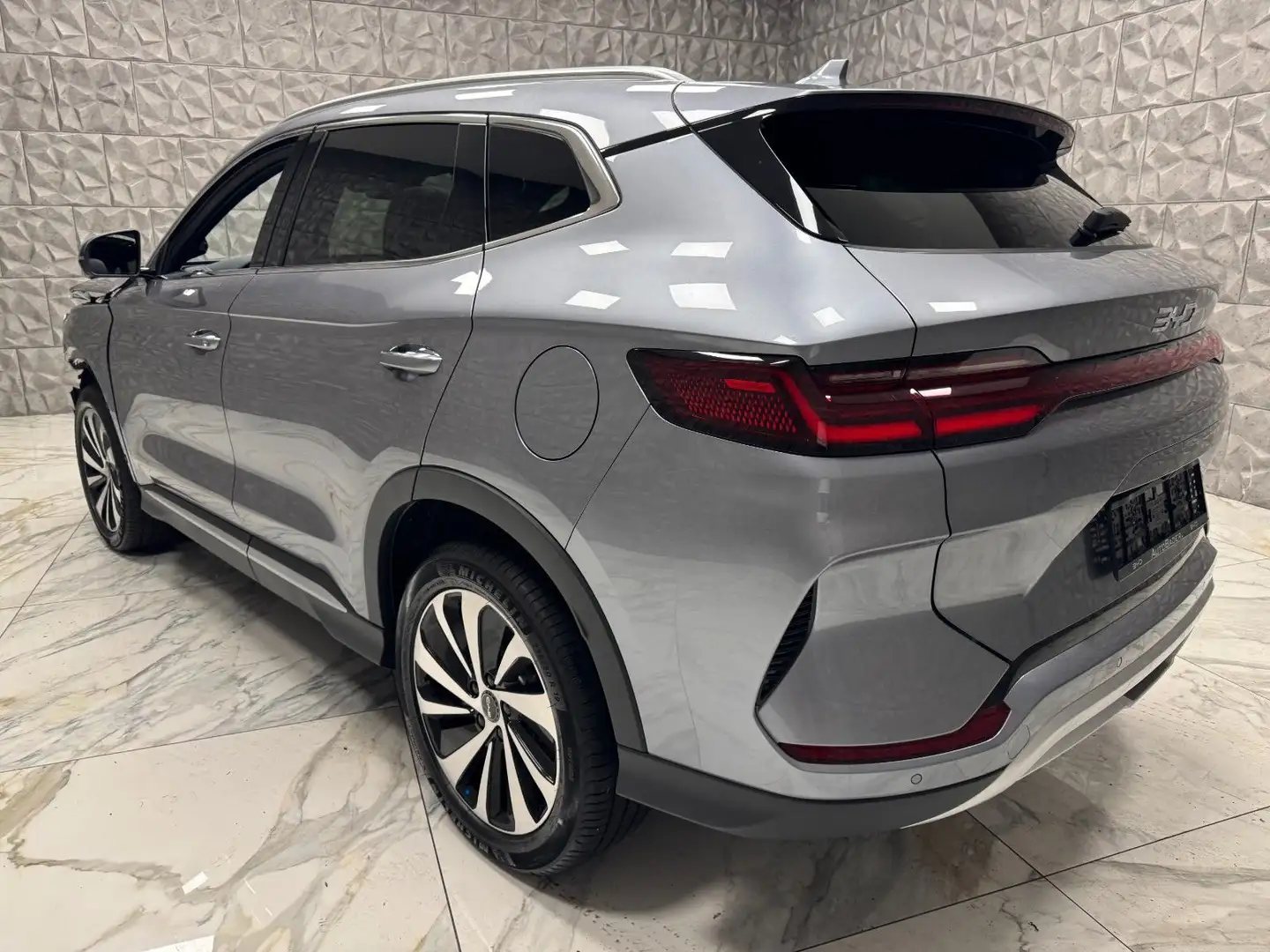 BYD Seal U 1.5 DM-i PHEV Design Grau - 1