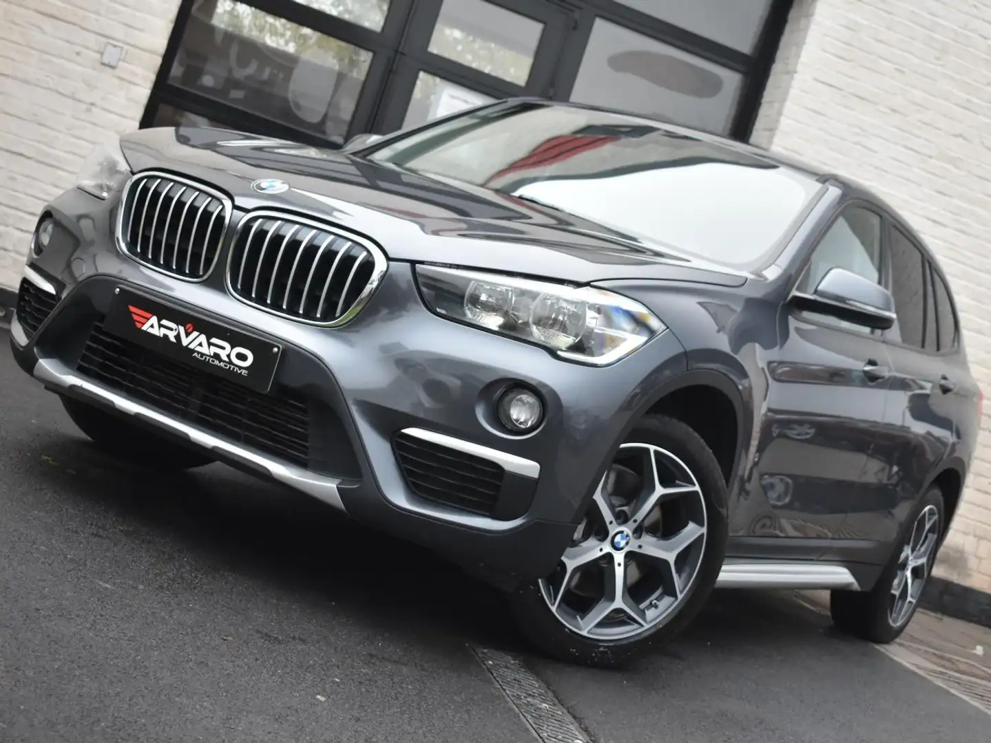 BMW X1 xDrive20i Aut. xLine / Leder / Cruise / Garantie Gris - 1