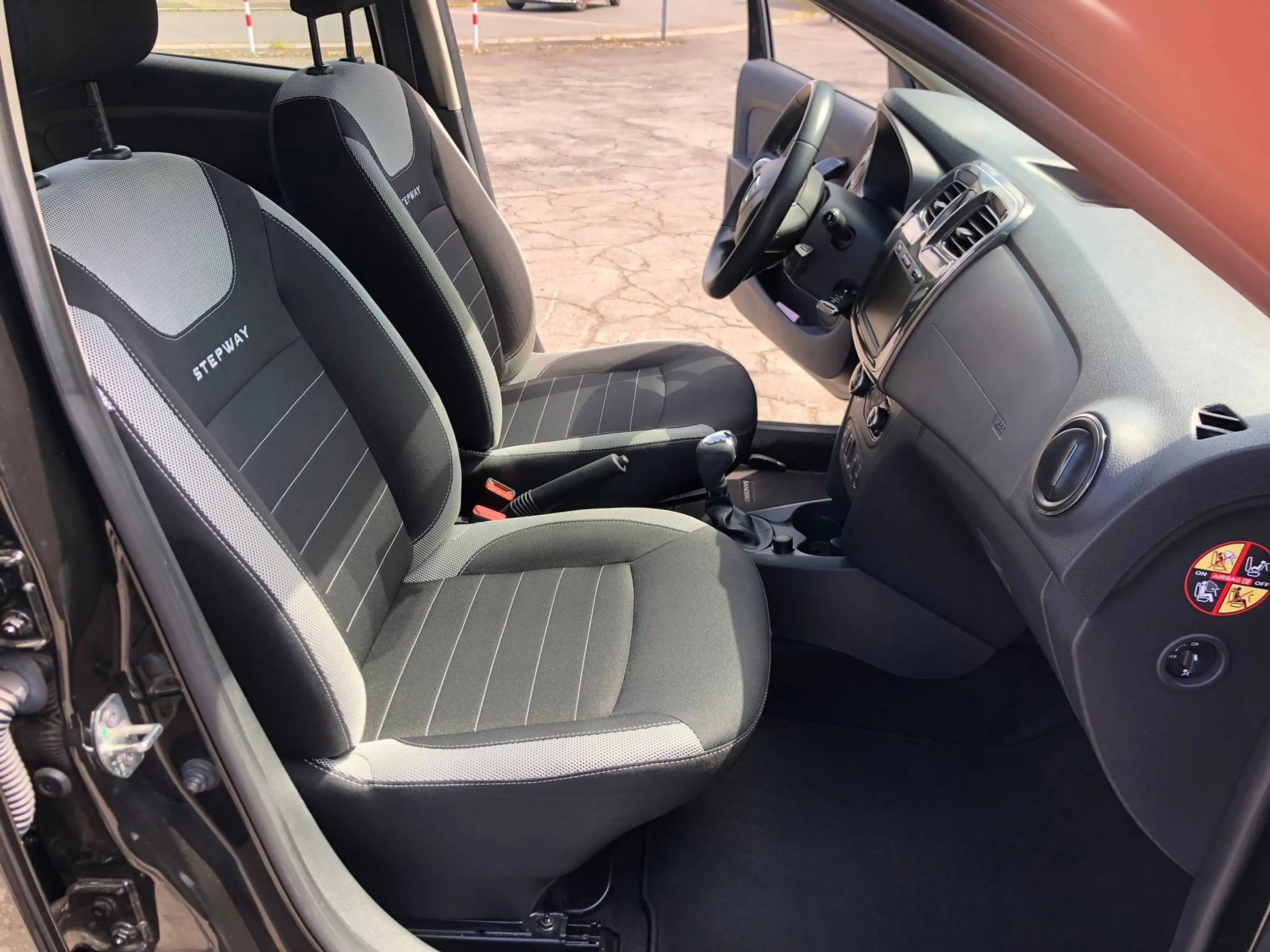Dacia Sandero TCe 90 Stepway Automatik Navi/PDC/Kamera — photo 2