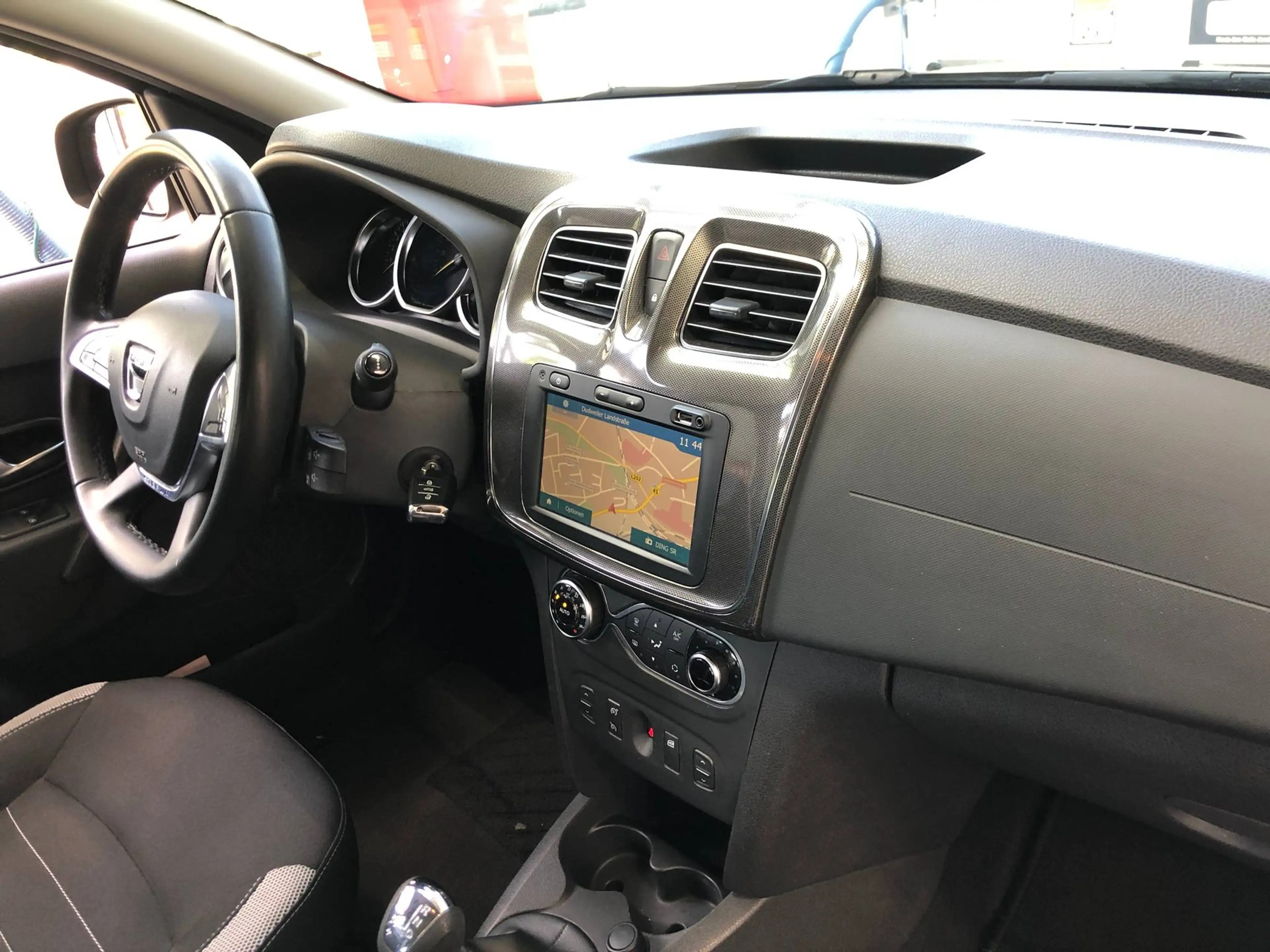 Dacia Sandero TCe 90 Stepway Automatik Navi/PDC/Kamera — photo 4