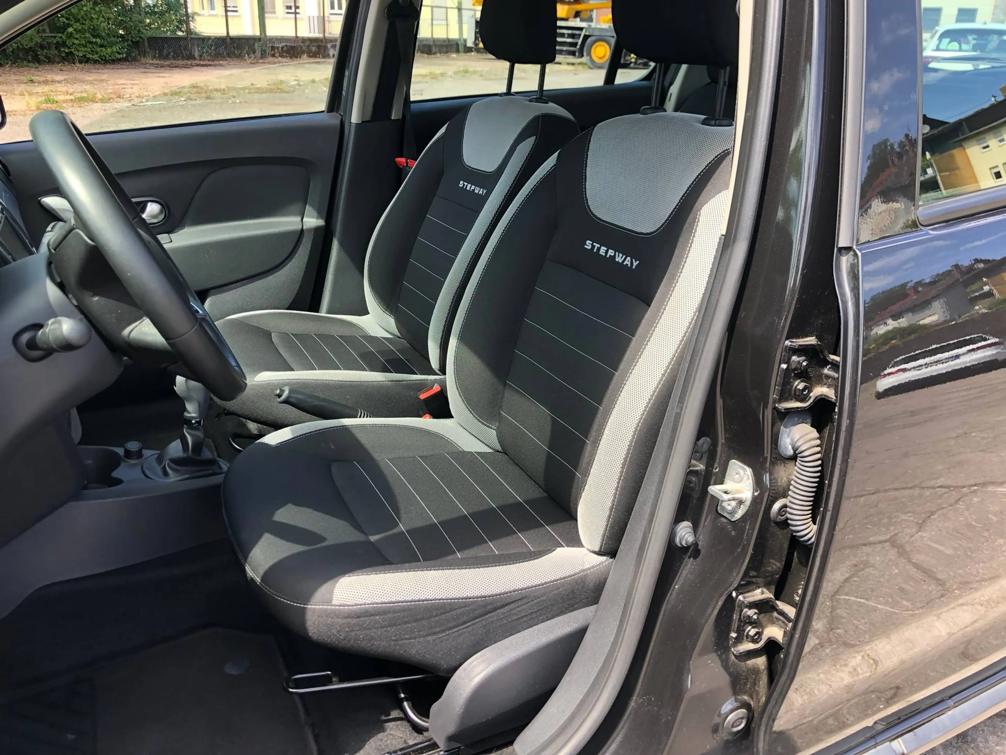 Dacia Sandero TCe 90 Stepway Automatik Navi/PDC/Kamera — photo 6