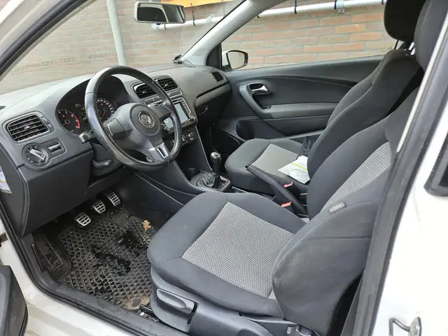 Volkswagen Polo view 6