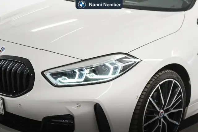 BMW 1 Series view 5
