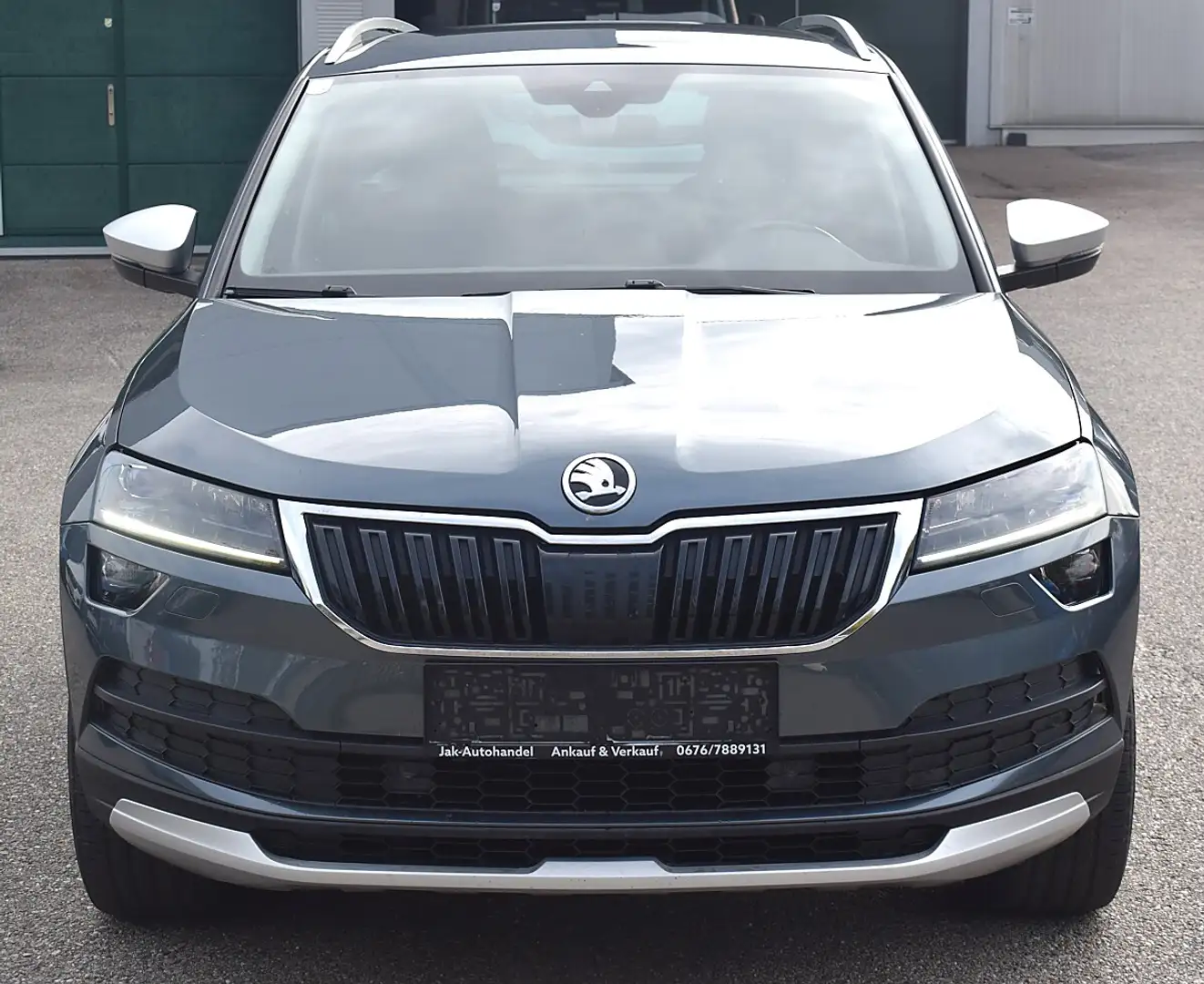 Skoda Karoq 2.0 TDI Scout 4x4 (EURO 6d-TEMP) Grau - 2